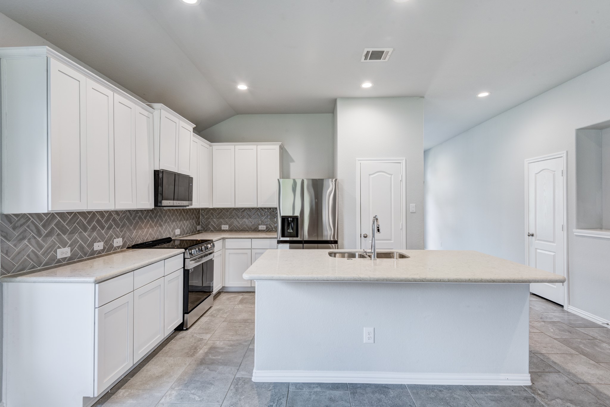 208 Shoreview Drive Property Photo 7