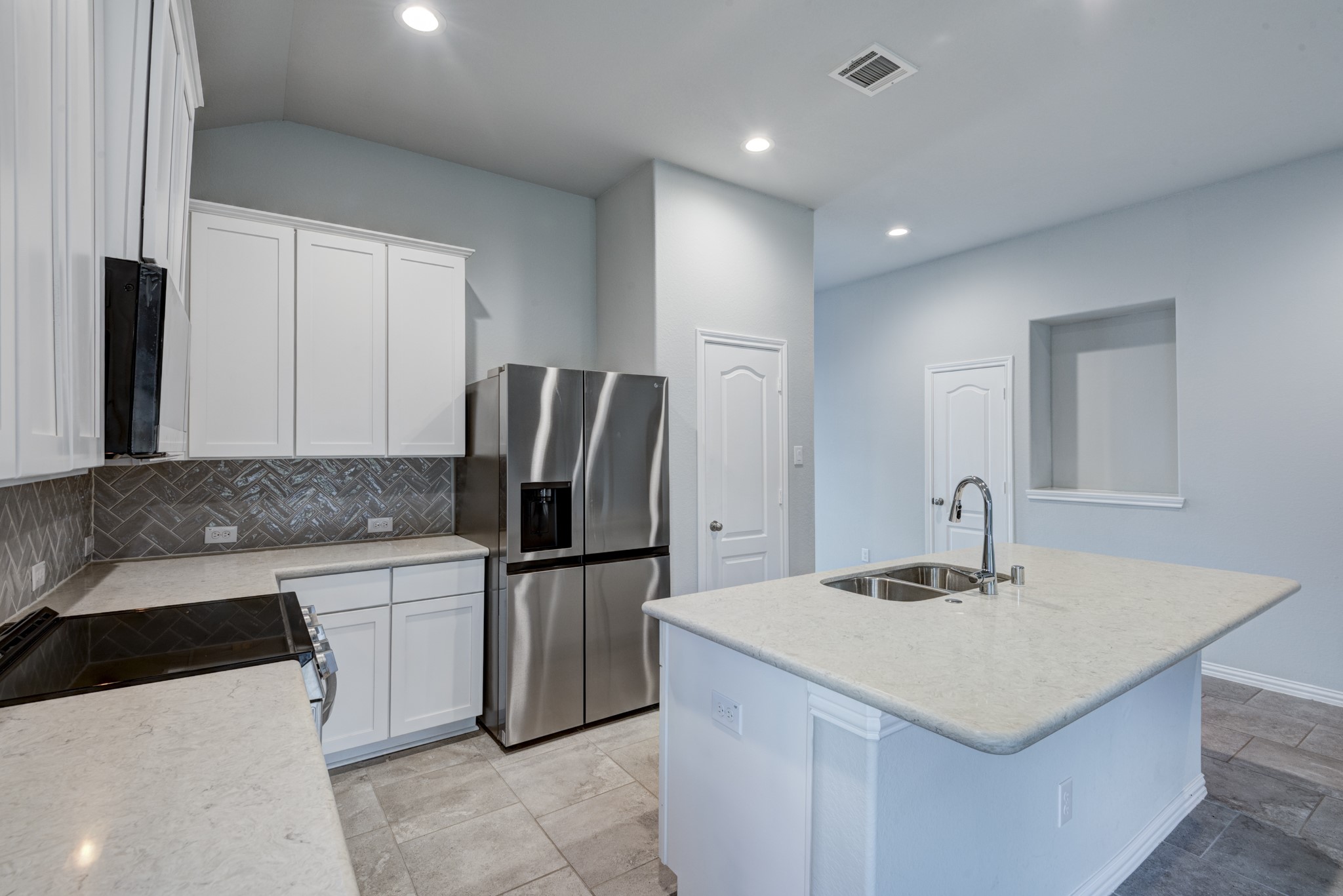 208 Shoreview Drive Property Photo 8