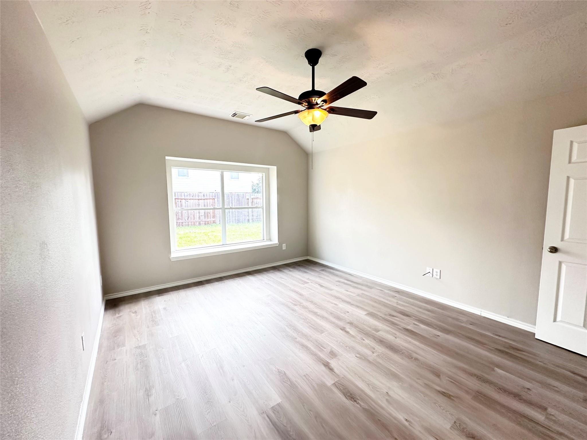 6927 Pheasant Oak Drive Property Photo 2