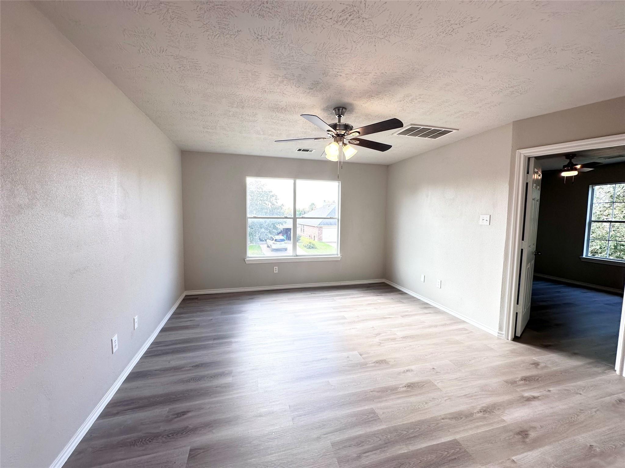 6927 Pheasant Oak Drive Property Photo 4