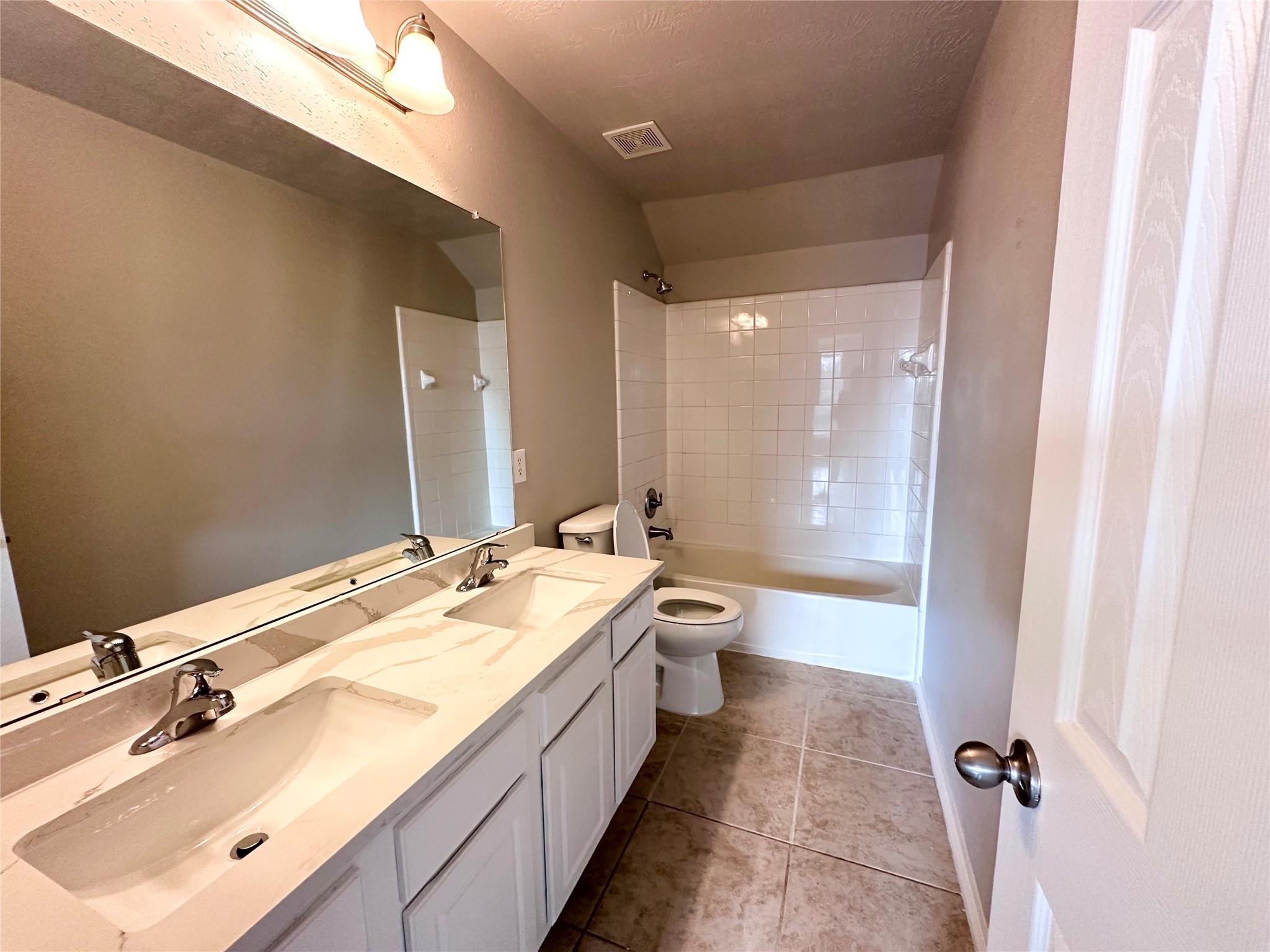 6927 Pheasant Oak Drive Property Photo 5