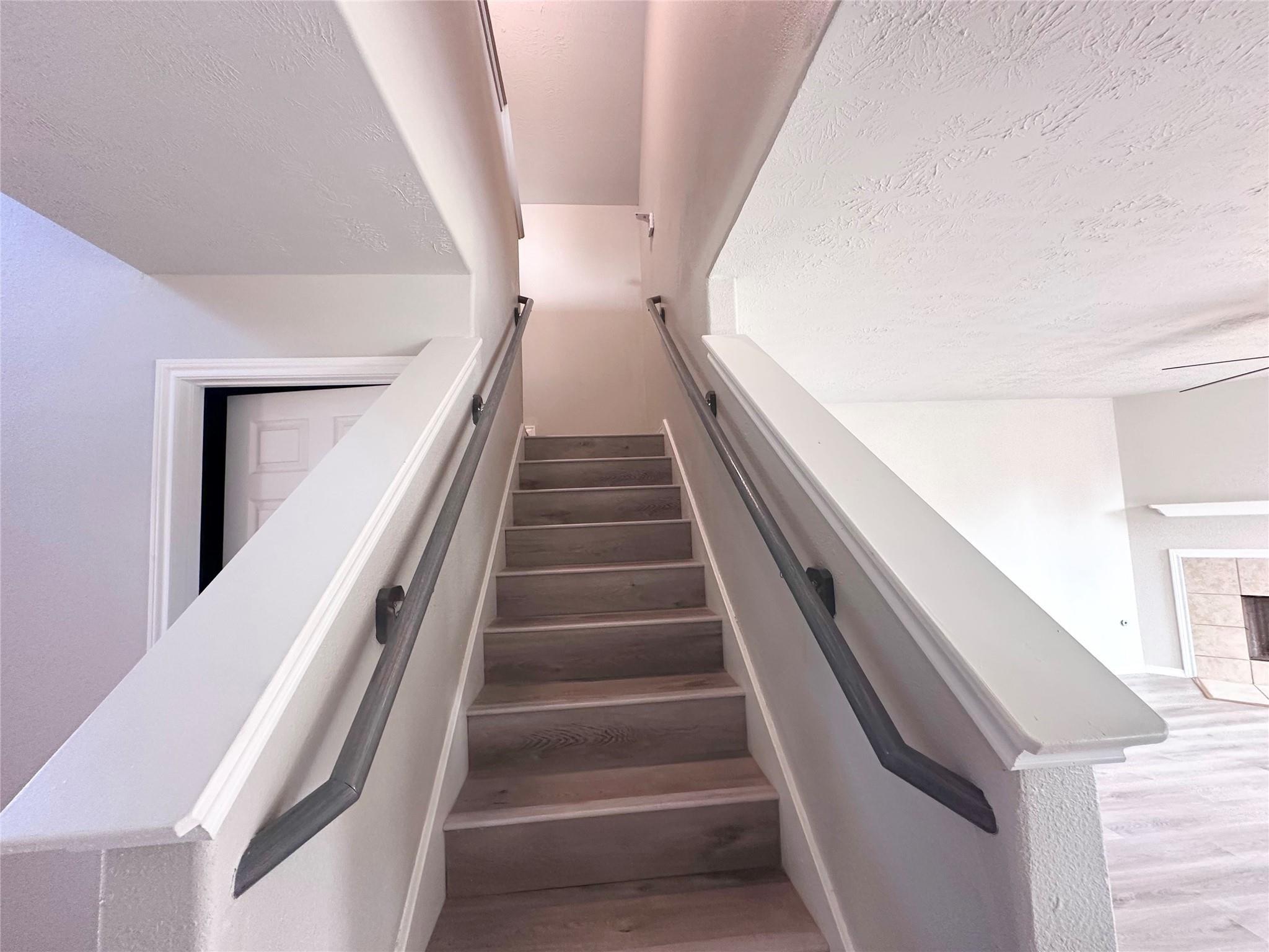 6927 Pheasant Oak Drive Property Photo 7