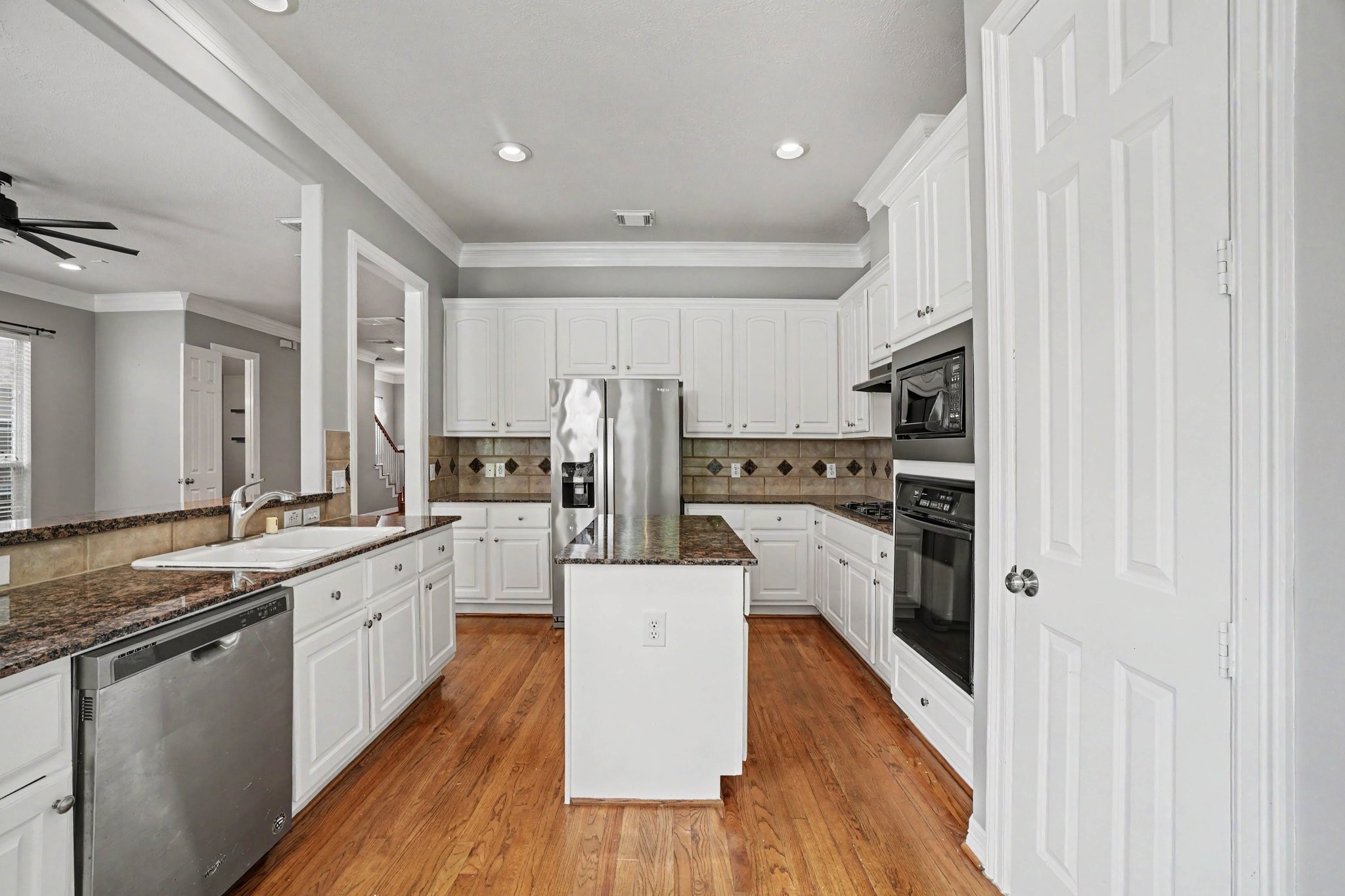 2806 Bering Drive Property Photo 8