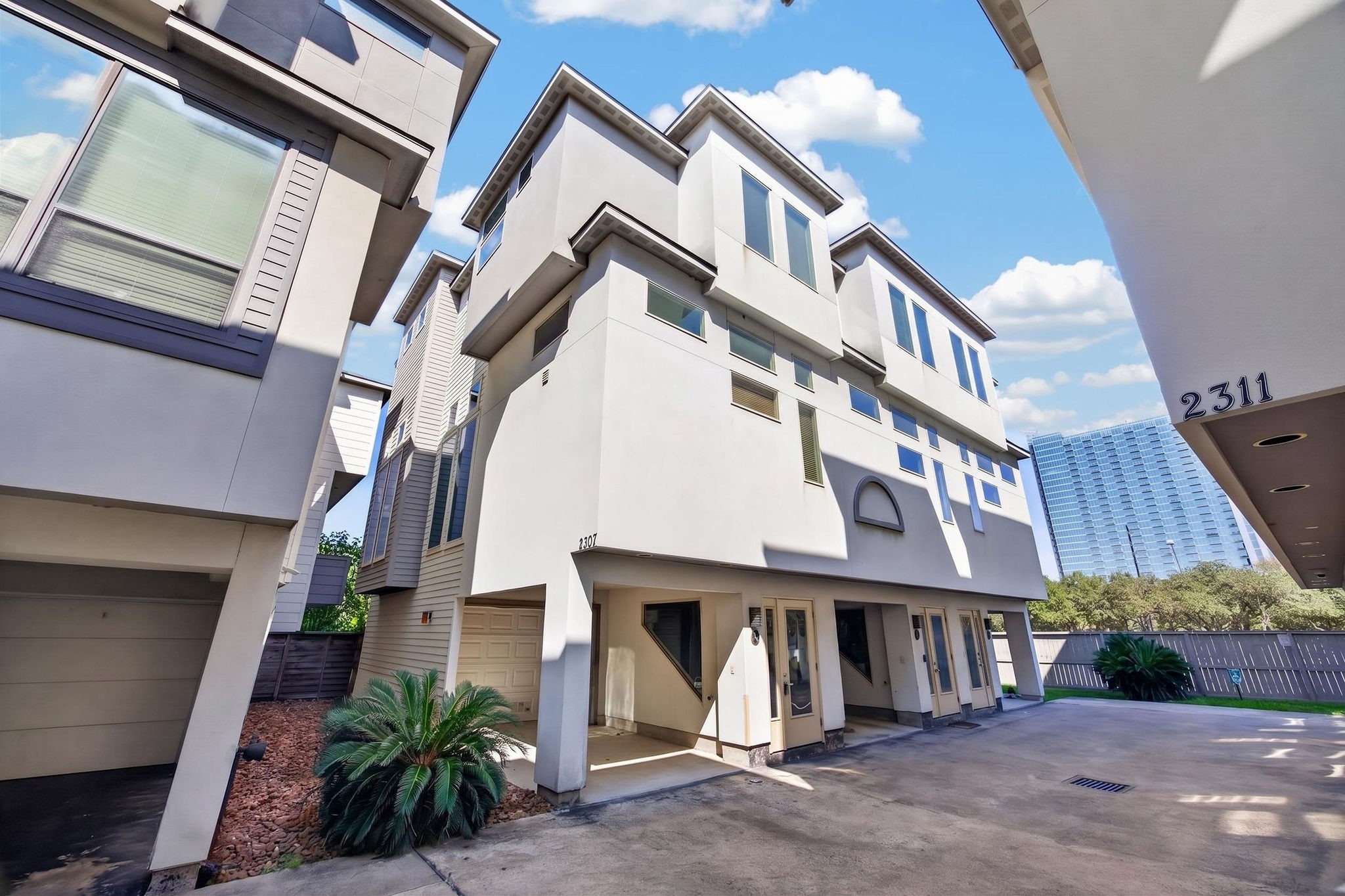 2307 Camden Drive C Property Photo 1