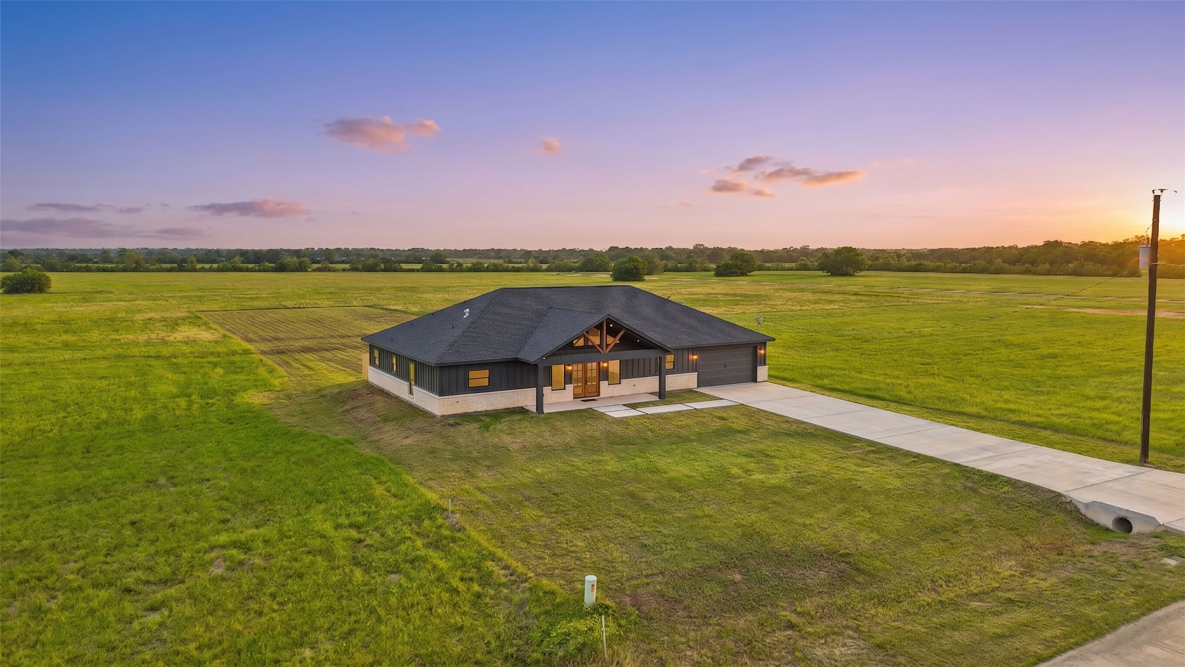 619 Chuckwagon Trail Property Photo 2