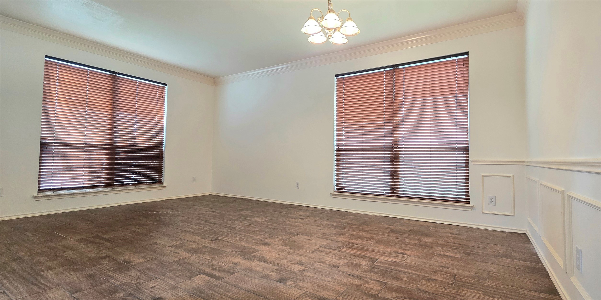 21038 Narrow Gate Drive Property Photo 6