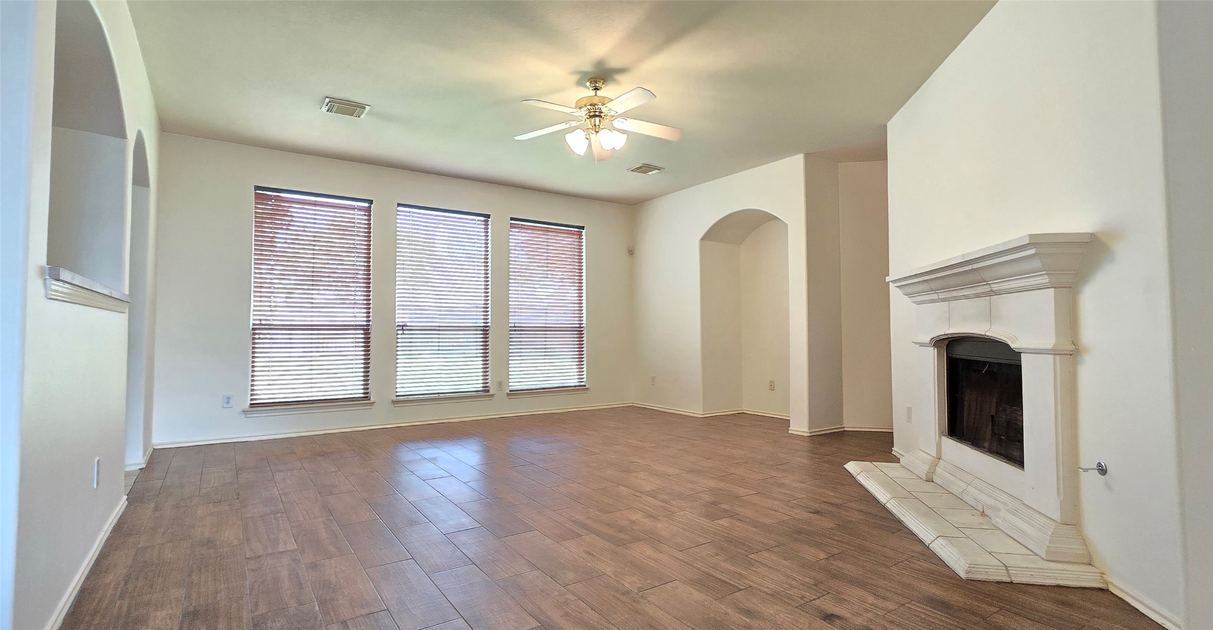 21038 Narrow Gate Drive Property Photo 7