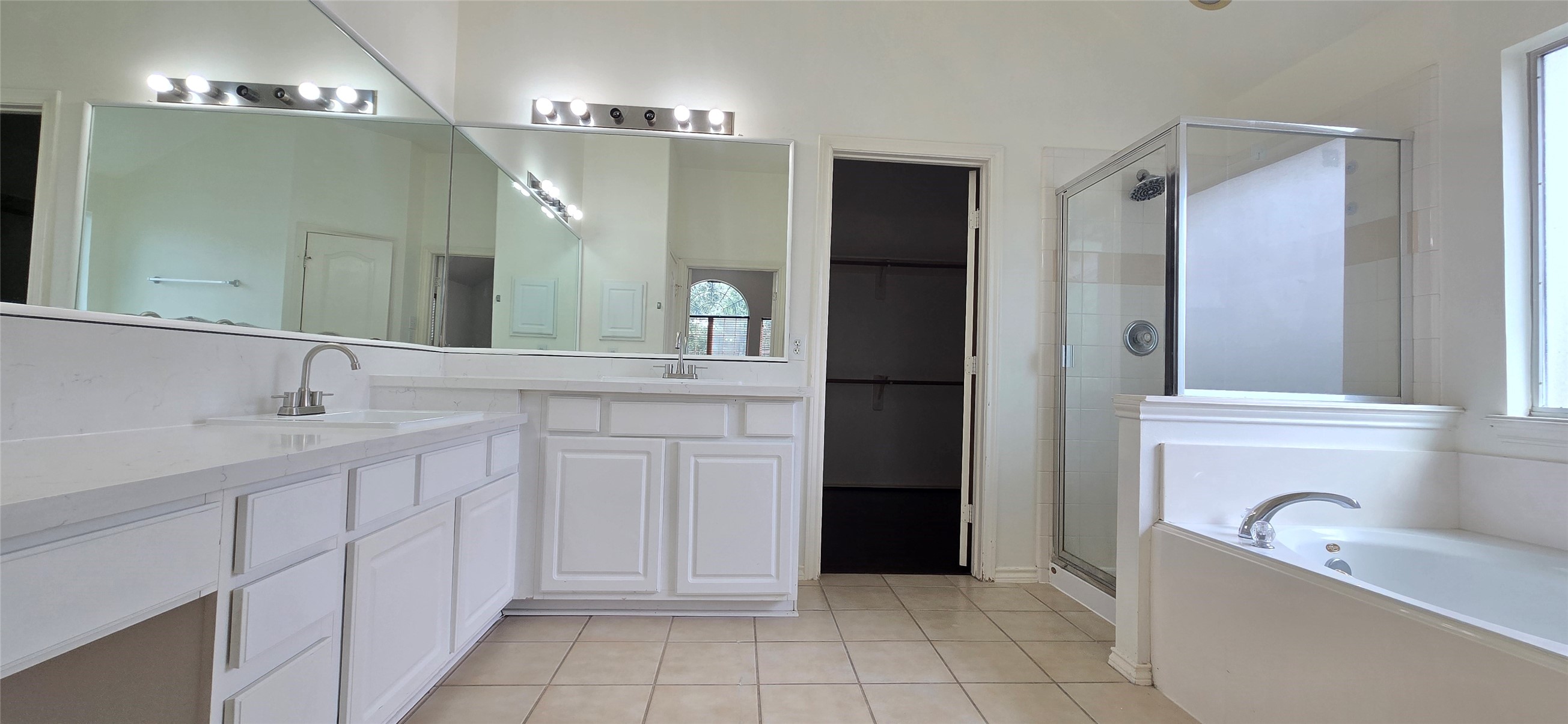 21038 Narrow Gate Drive Property Photo 28