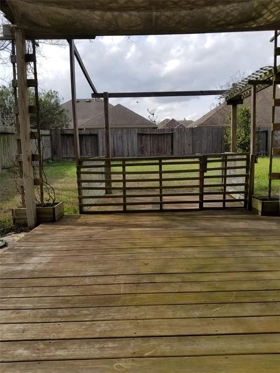 21038 Narrow Gate Drive Property Photo 39