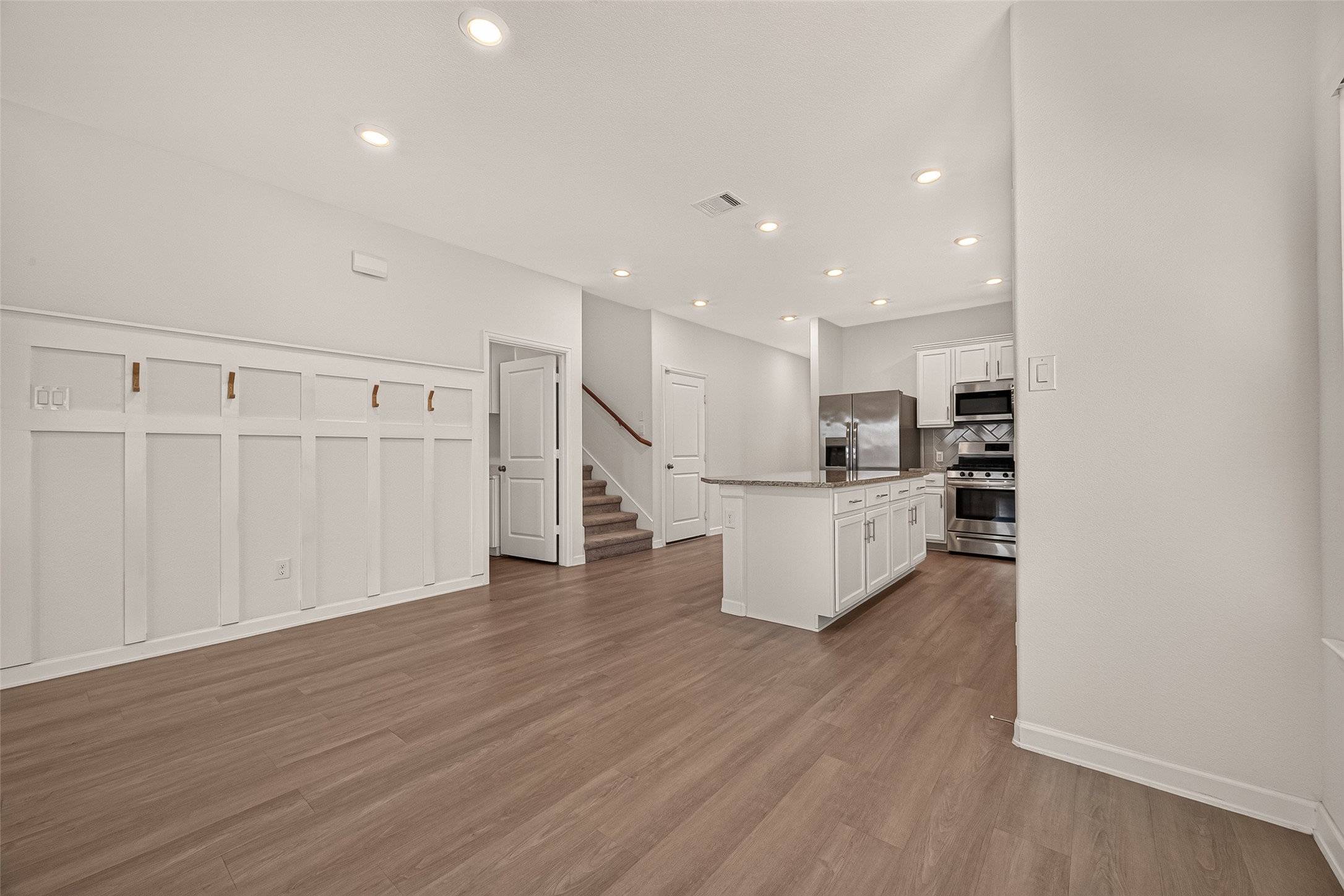 3302 Driftwood Meadow Lane Property Photo 14