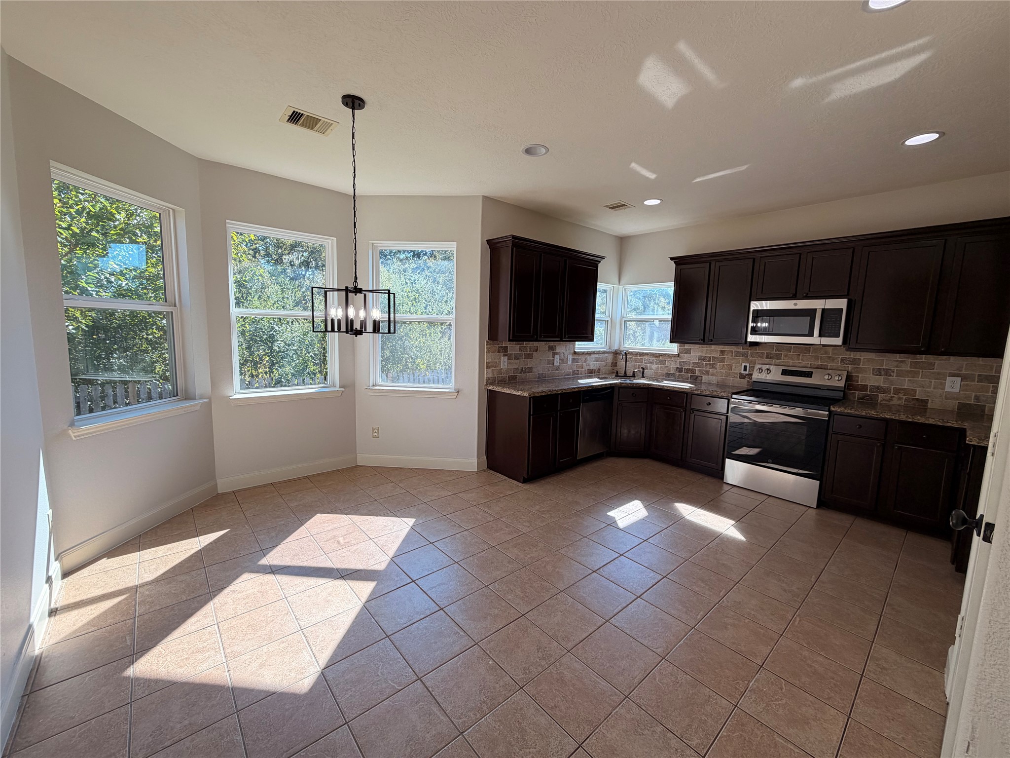 7718 Veranda Drive Property Photo 3