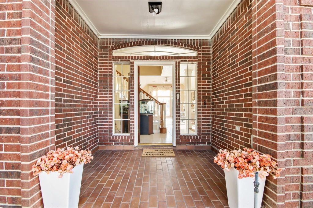 8411 Rockford Hall Drive Property Photo 3