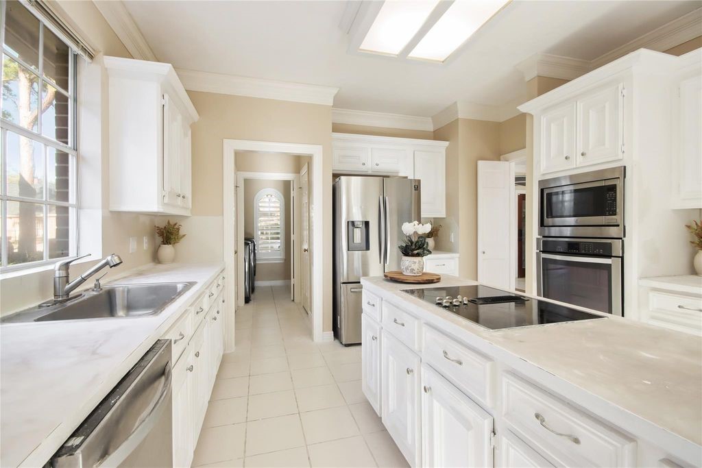 8411 Rockford Hall Drive Property Photo 7