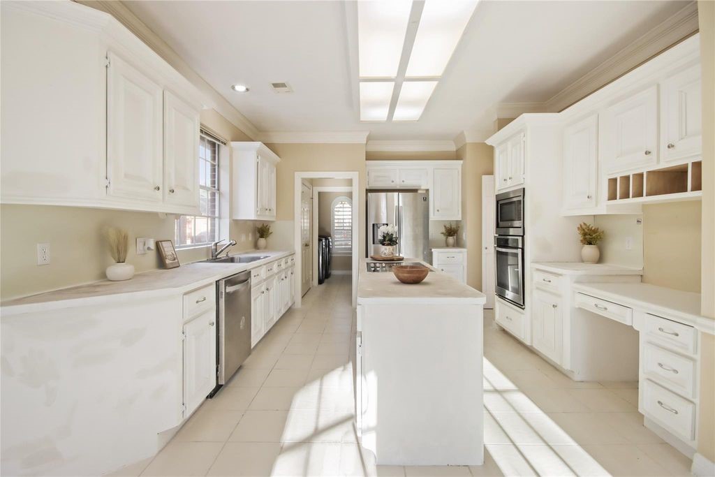 8411 Rockford Hall Drive Property Photo 8