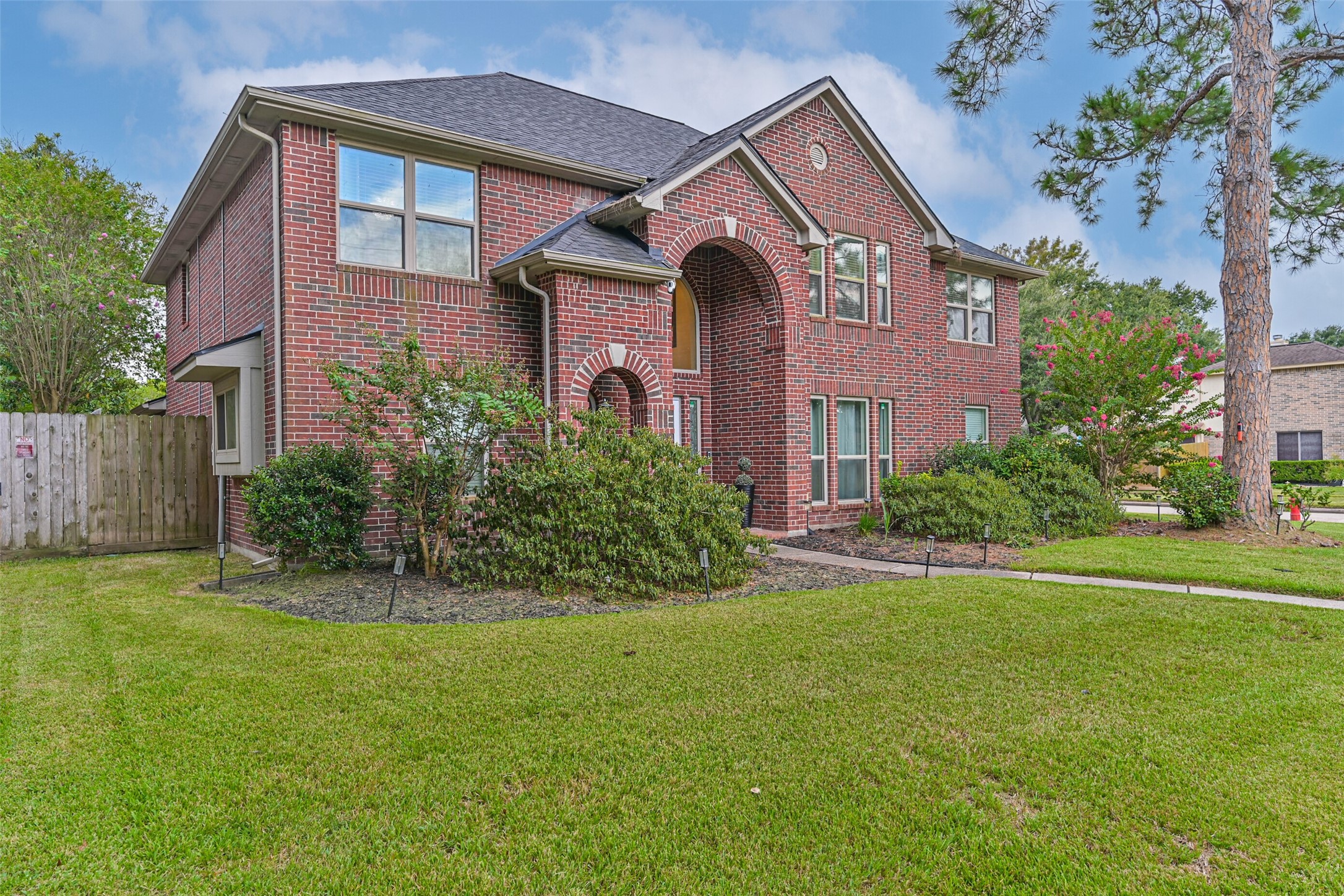 2115 Aberdeen Drive Property Photo 2