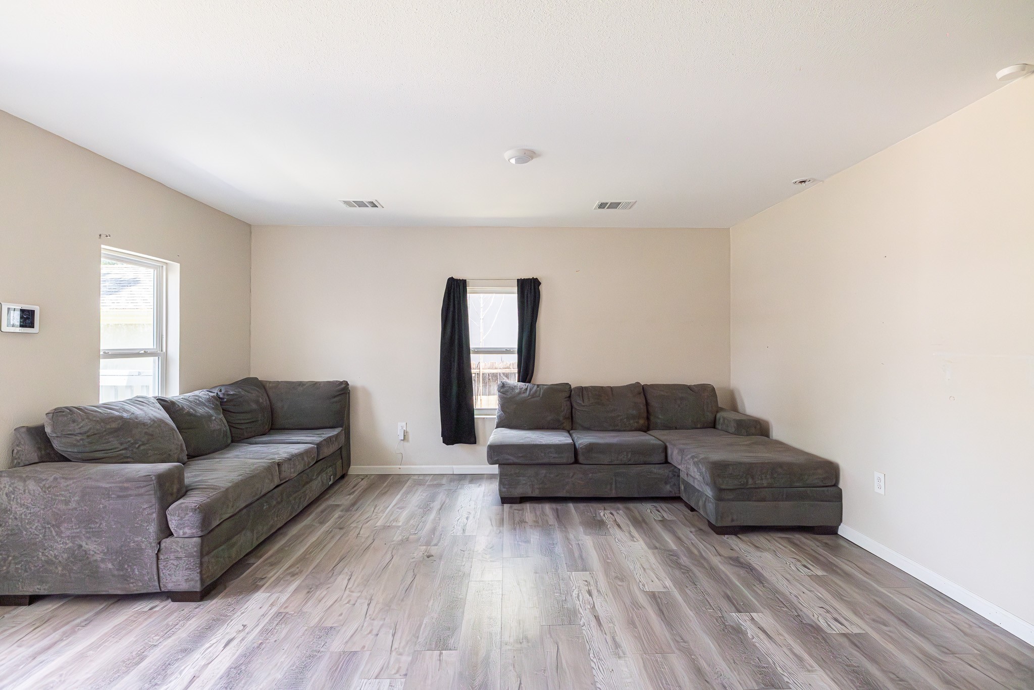 11938 Greenglen Drive Property Photo 6