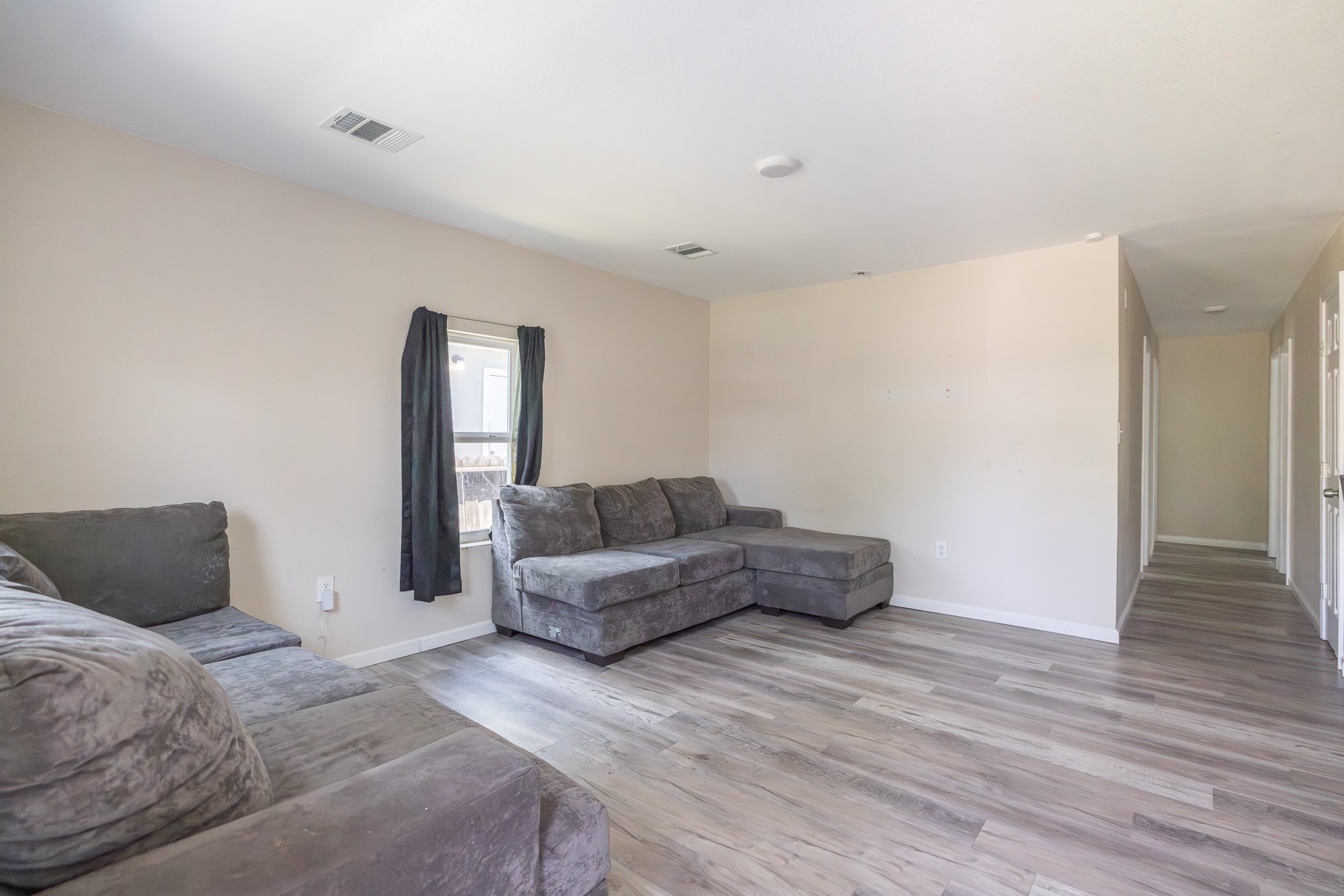 11938 Greenglen Drive Property Photo 7