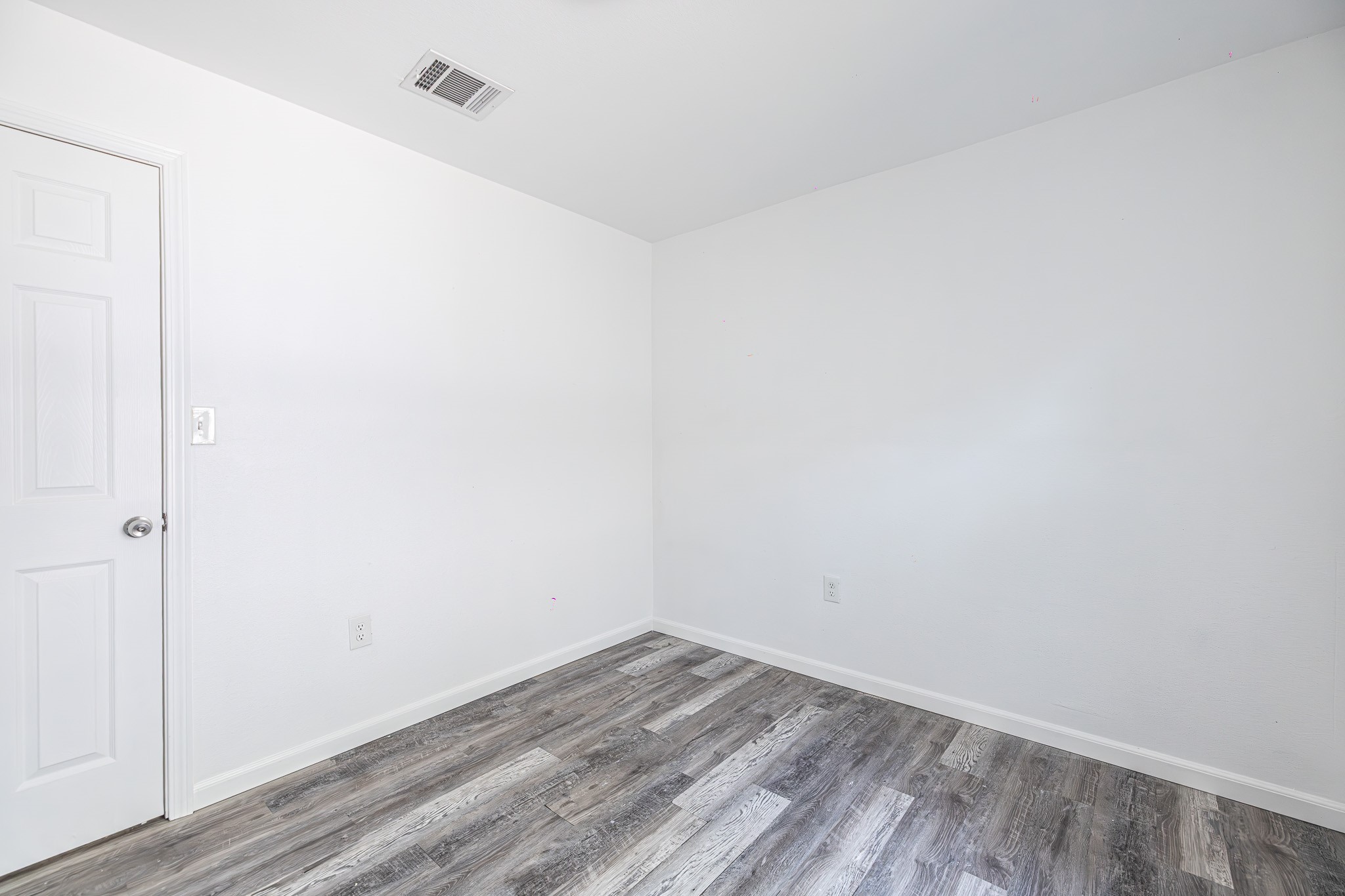 11938 Greenglen Drive Property Photo 9