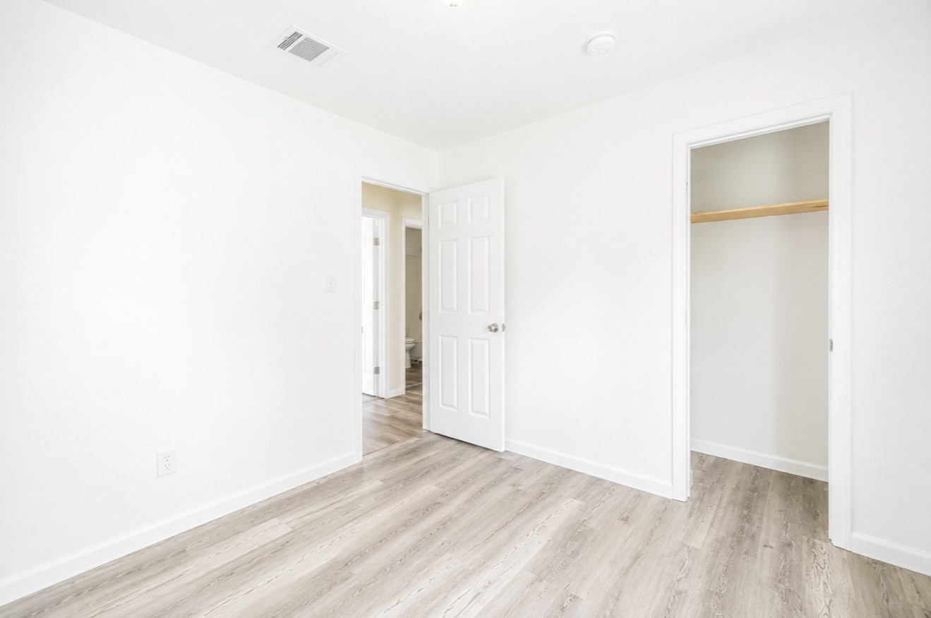11938 Greenglen Drive Property Photo 10