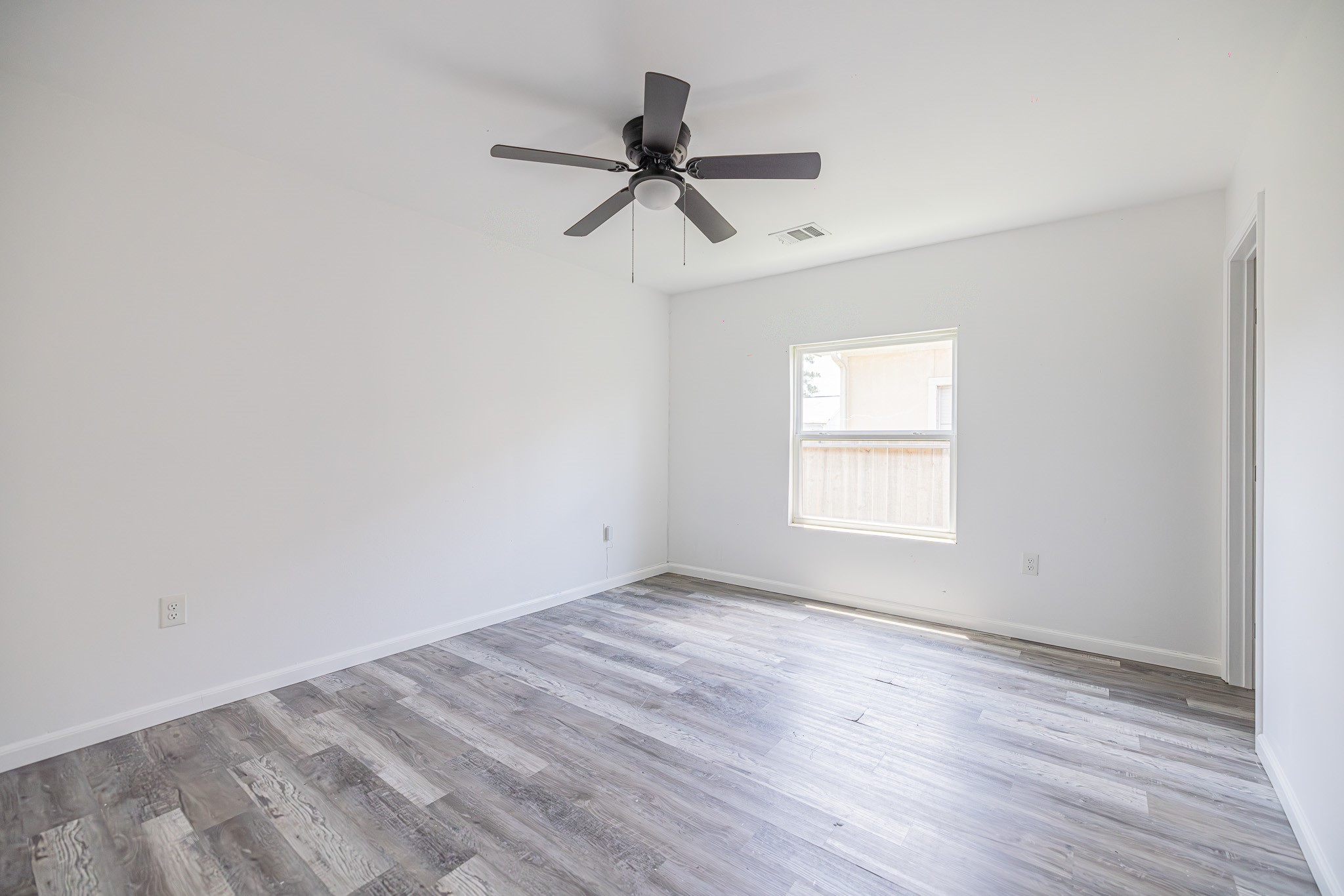 11938 Greenglen Drive Property Photo 13