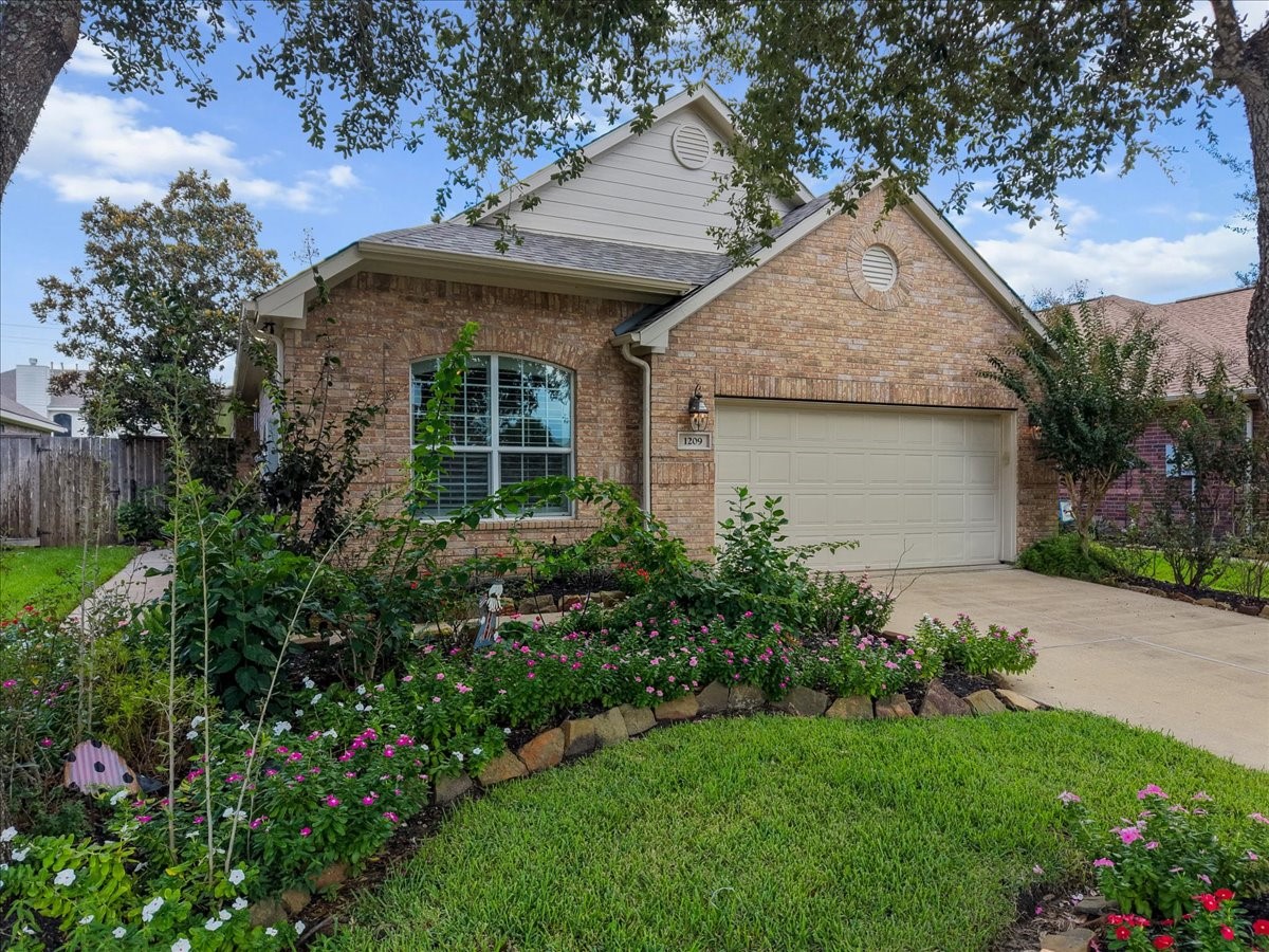 1209 Modena Drive Property Photo 1