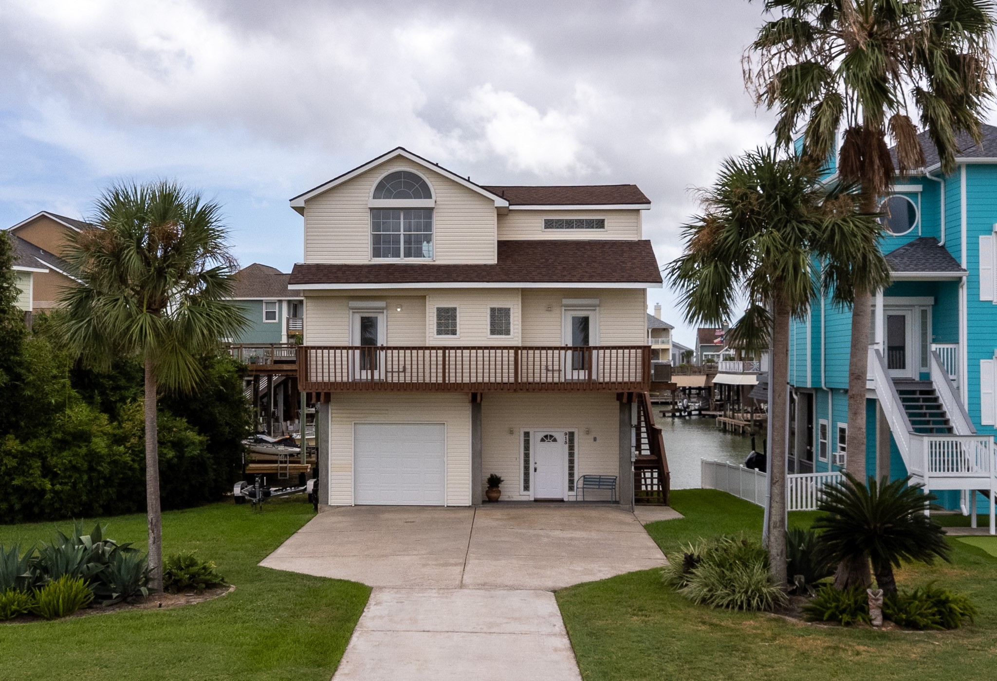 915 Tiki Drive Property Photo 1