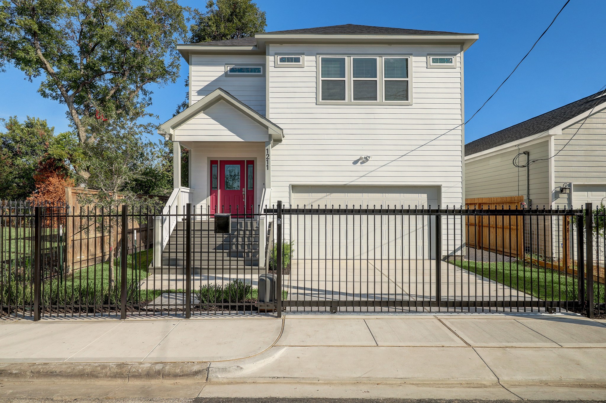 1211 E 32nd Street Property Photo 1