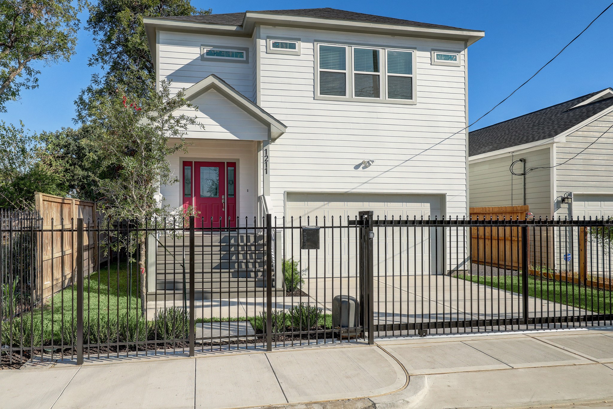1211 E 32nd Street Property Photo 2