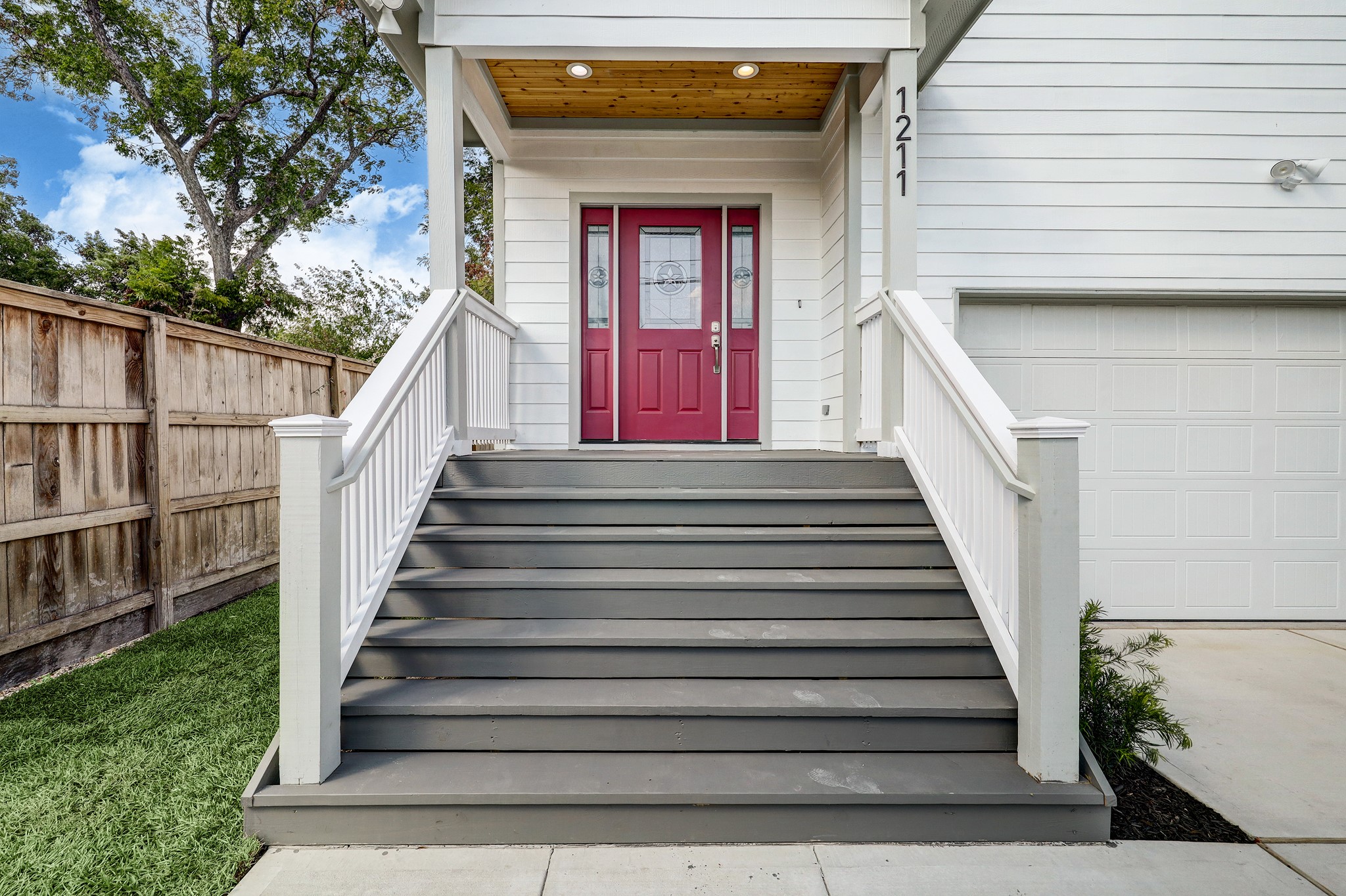 1211 E 32nd Street Property Photo 4