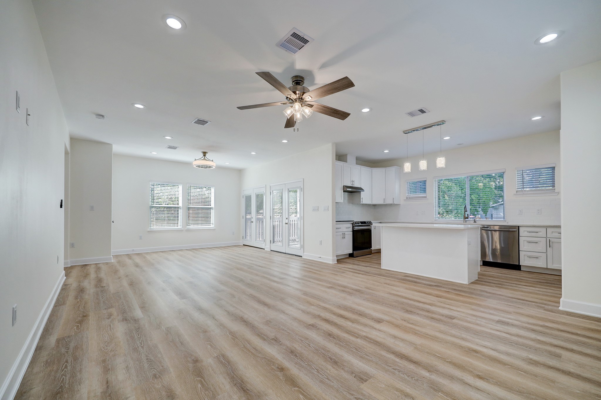 1211 E 32nd Street Property Photo 9