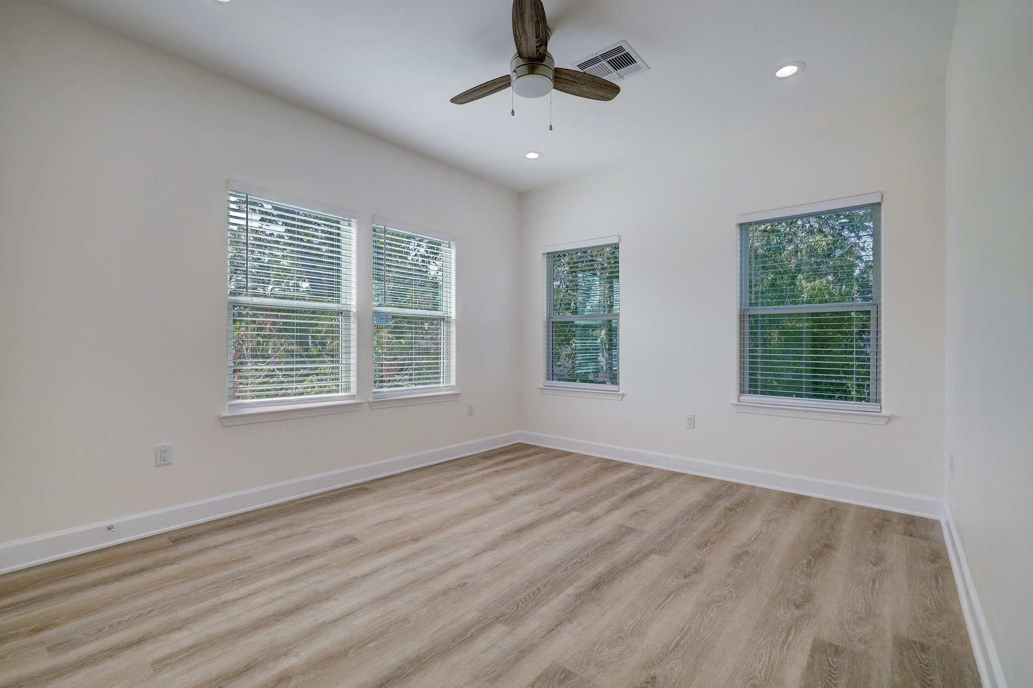 1211 E 32nd Street Property Photo 17