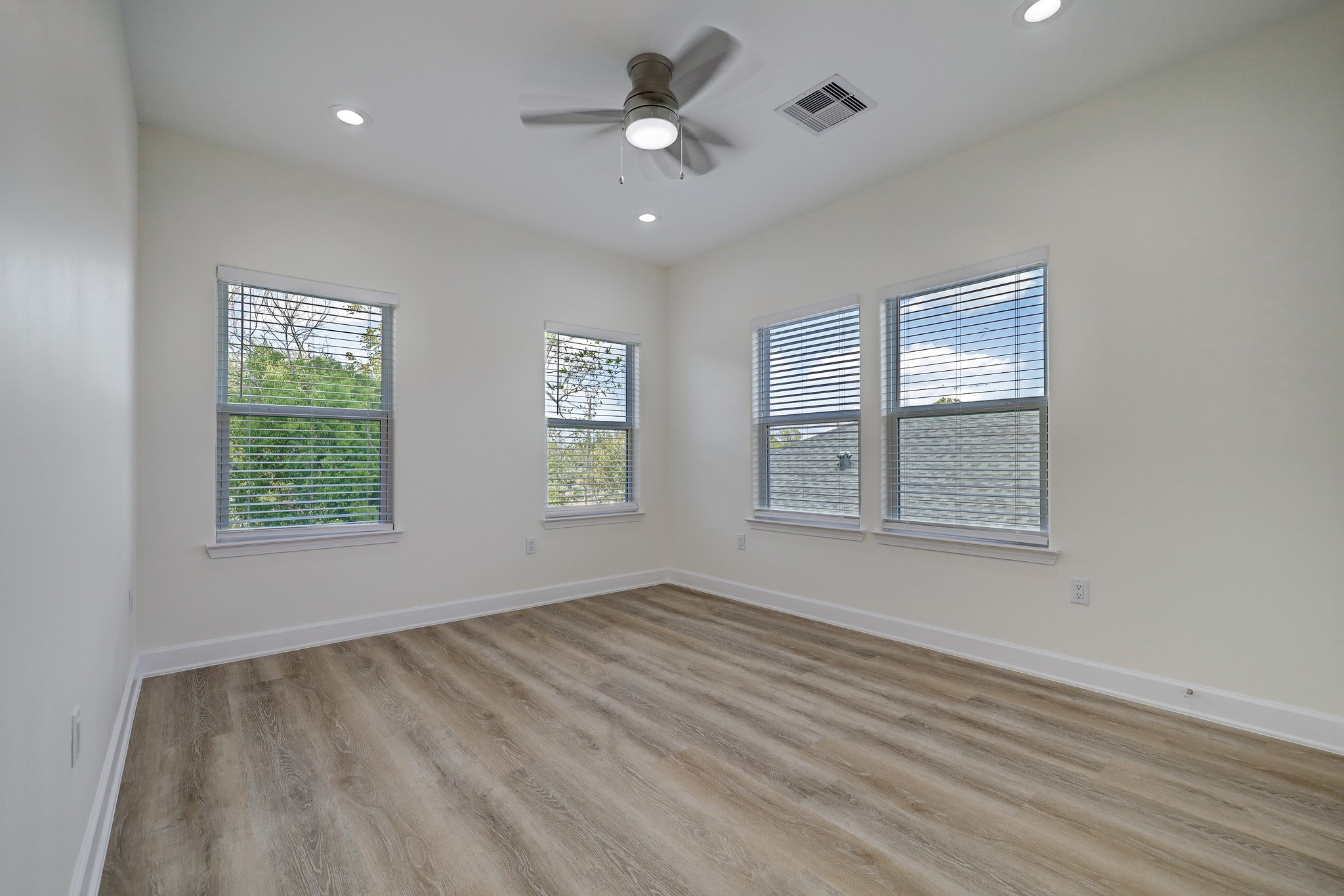 1211 E 32nd Street Property Photo 23