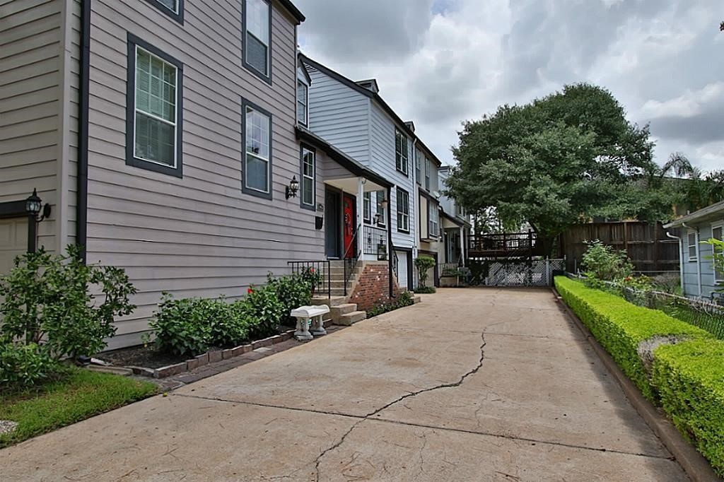 814 Knox Street C Property Photo 2