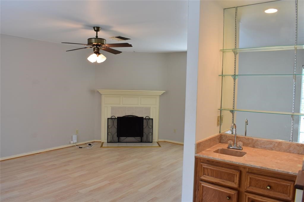 814 Knox Street C Property Photo 3