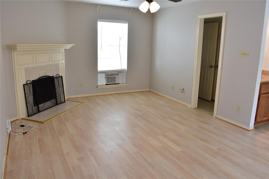814 Knox Street C Property Photo 5