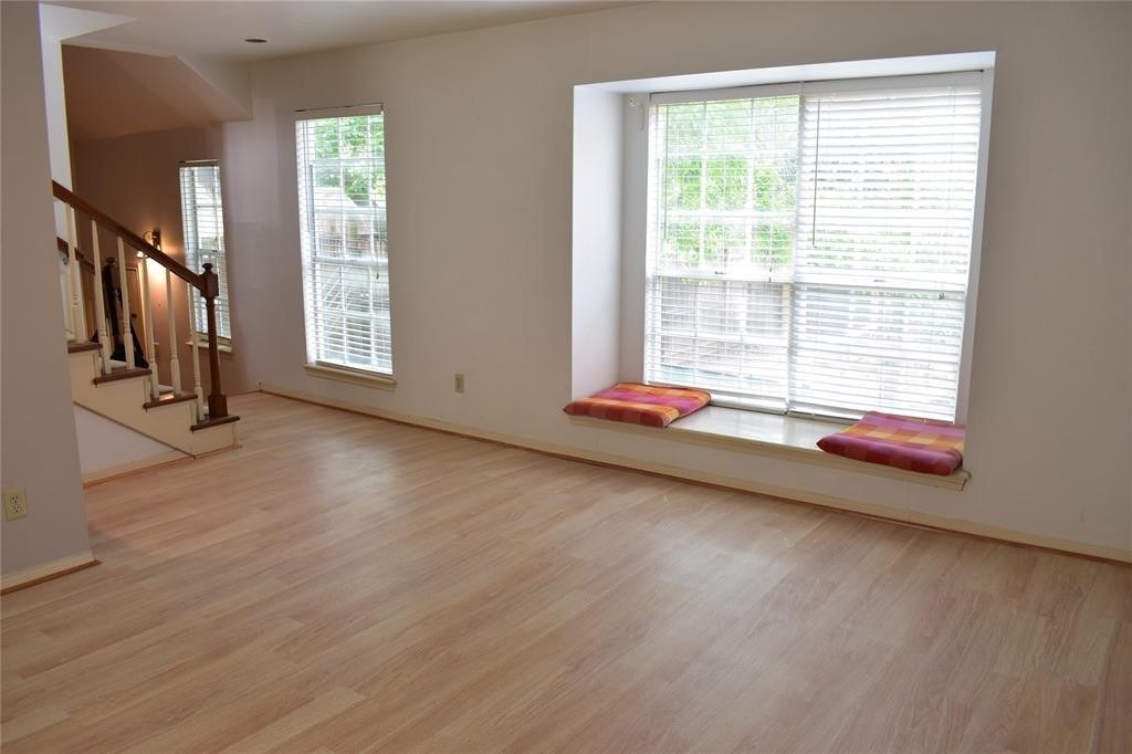 814 Knox Street C Property Photo 6