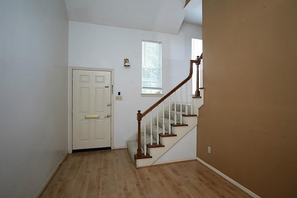 814 Knox Street C Property Photo 8
