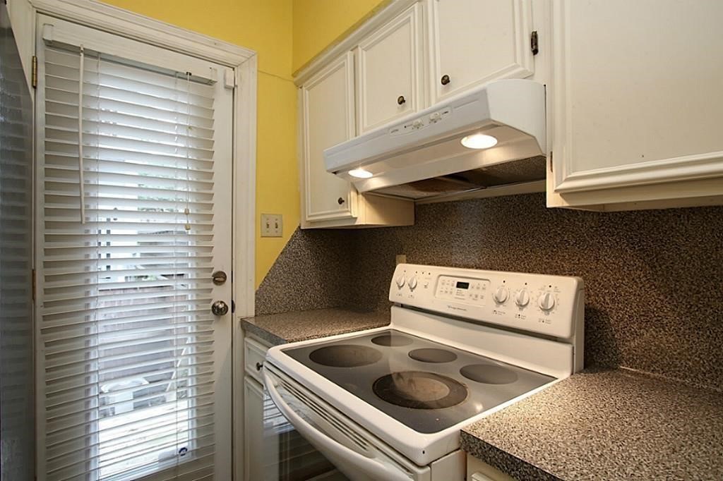 814 Knox Street C Property Photo 11