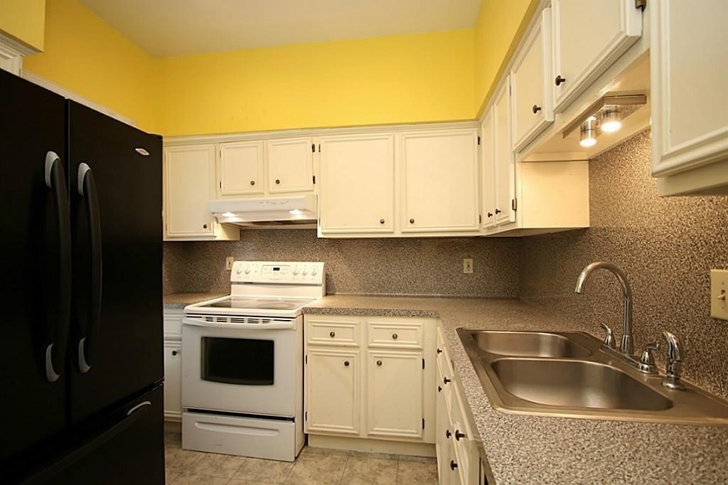814 Knox Street C Property Photo 12