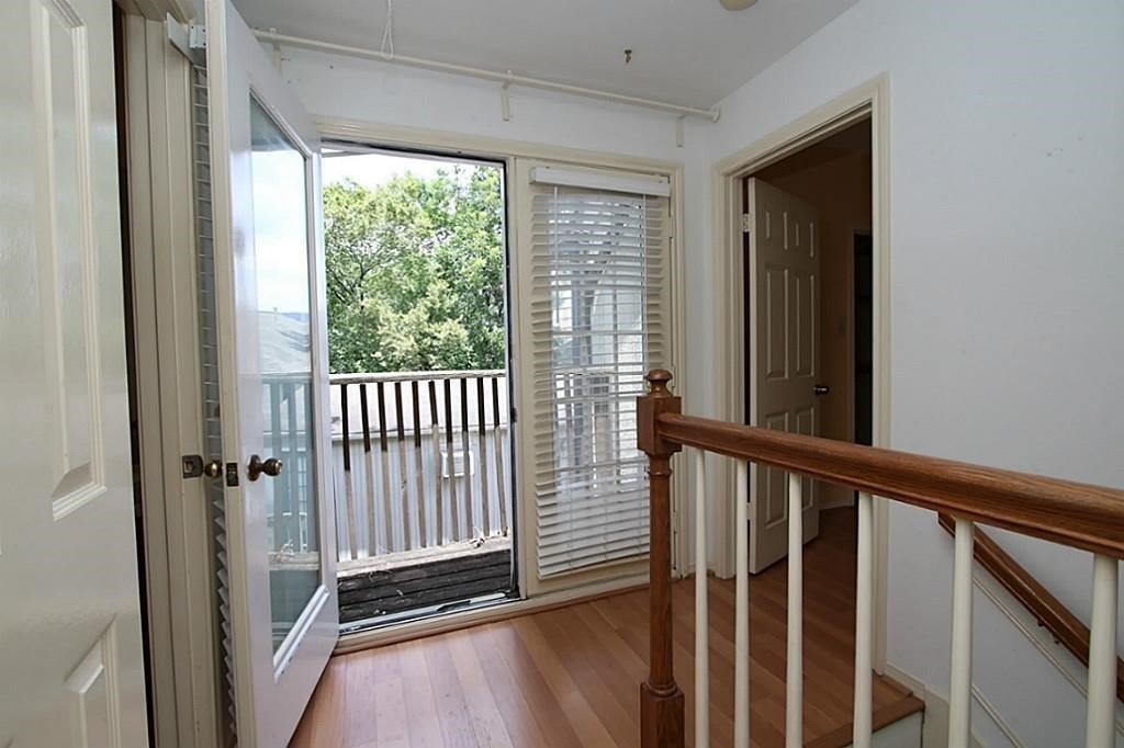 814 Knox Street C Property Photo 15
