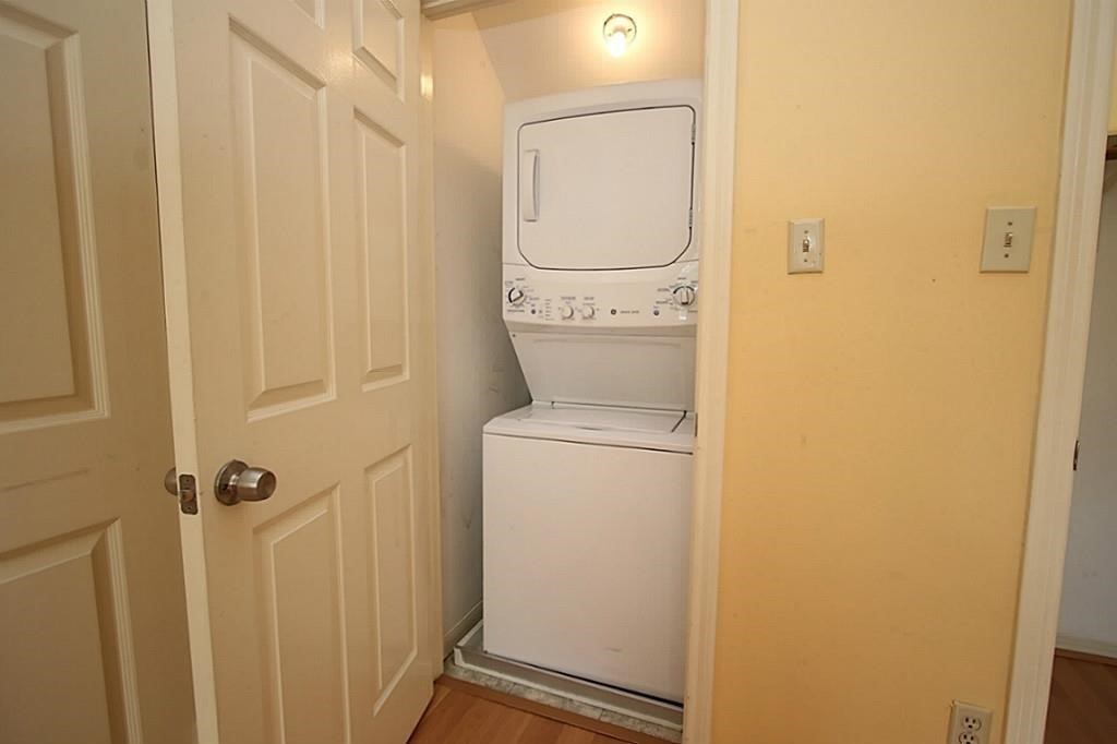 814 Knox Street C Property Photo 16