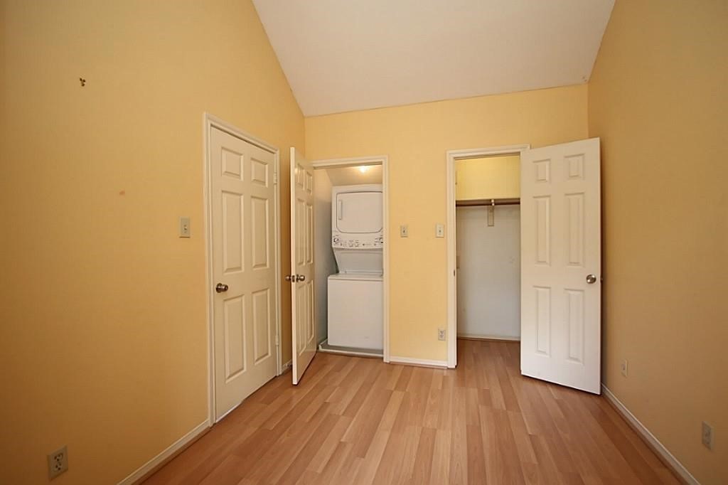 814 Knox Street C Property Photo 18