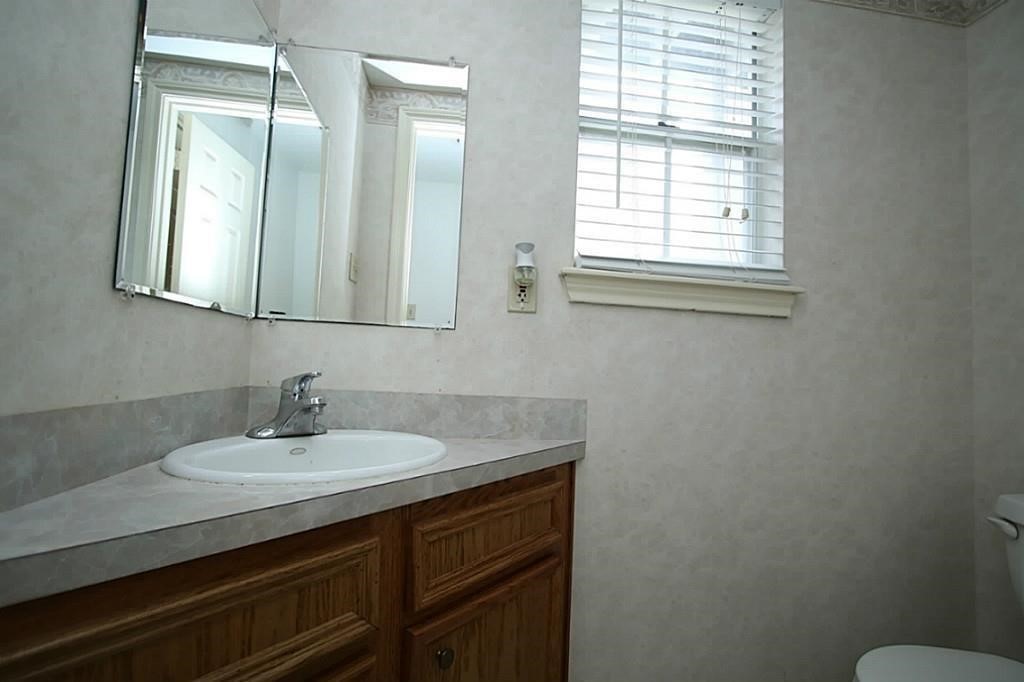 814 Knox Street C Property Photo 22
