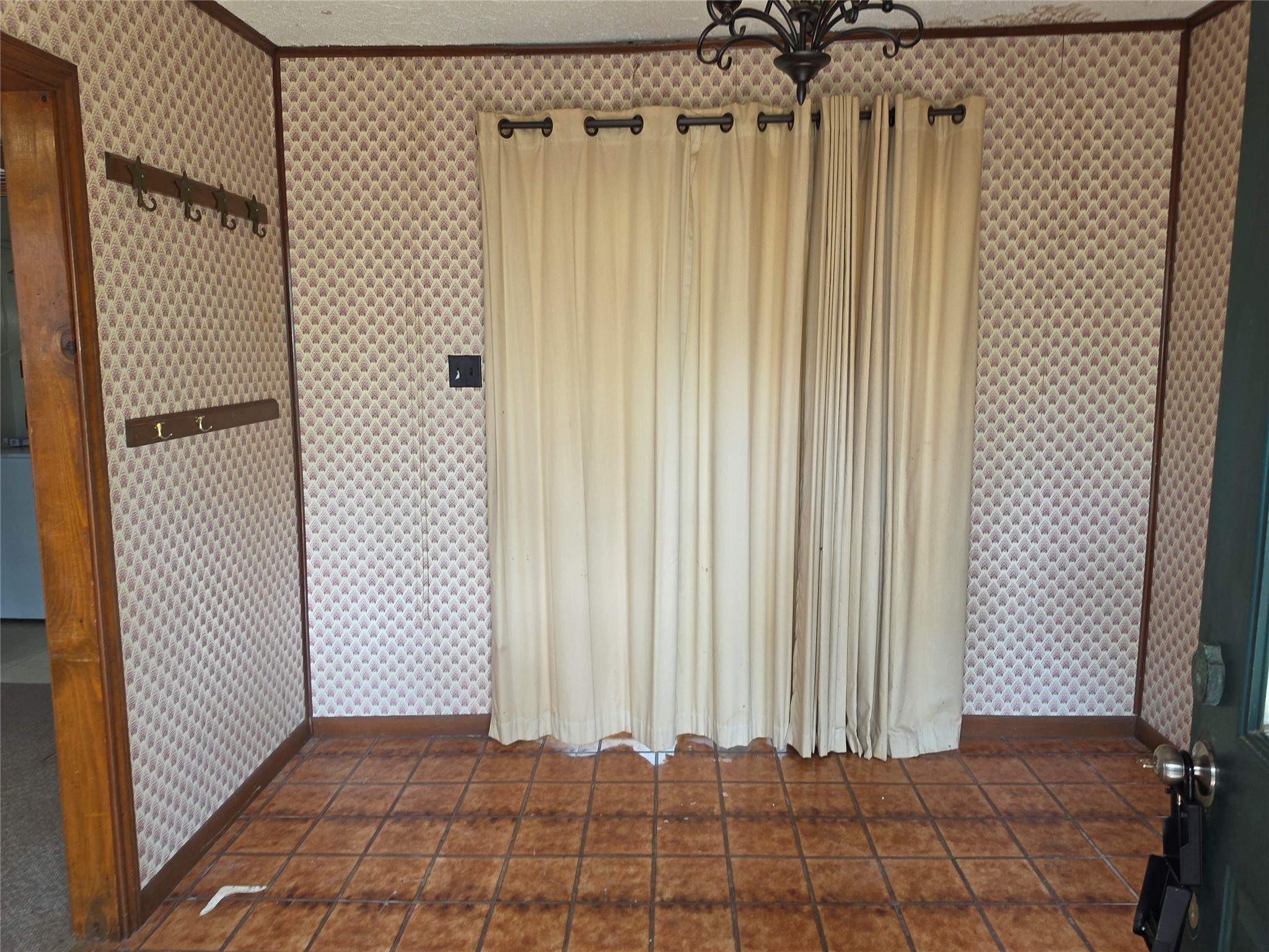 20511 Lake Forest Drive E Property Photo 6