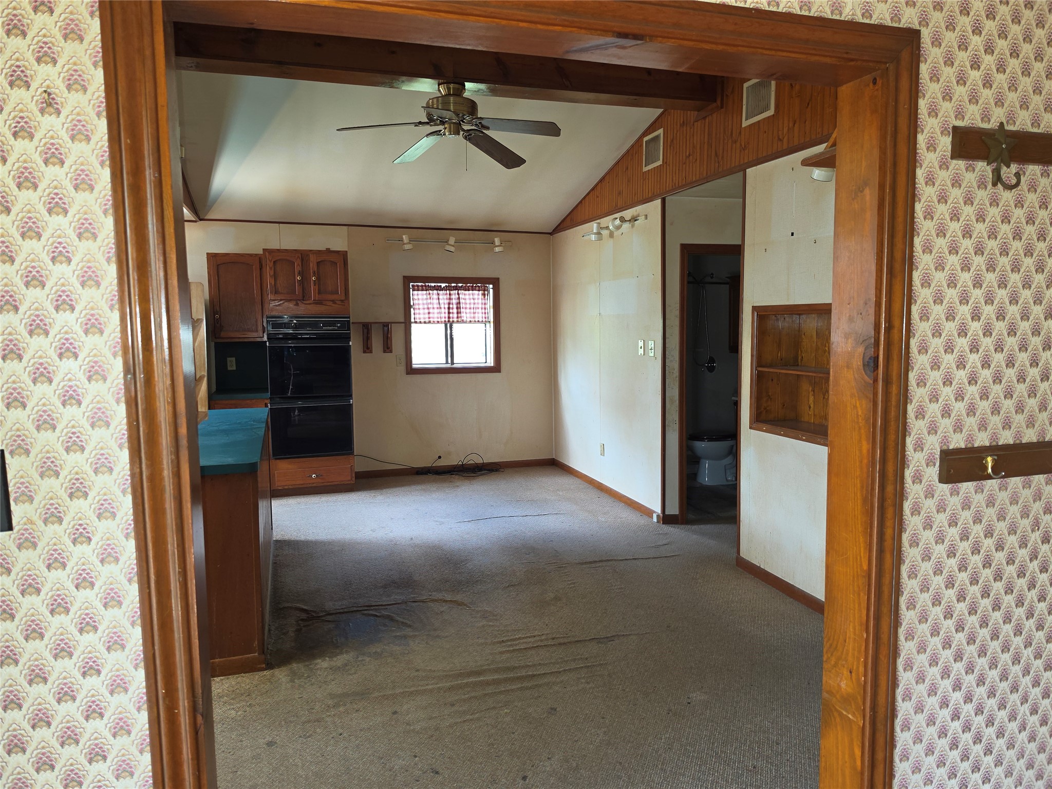 20511 Lake Forest Drive E Property Photo 7