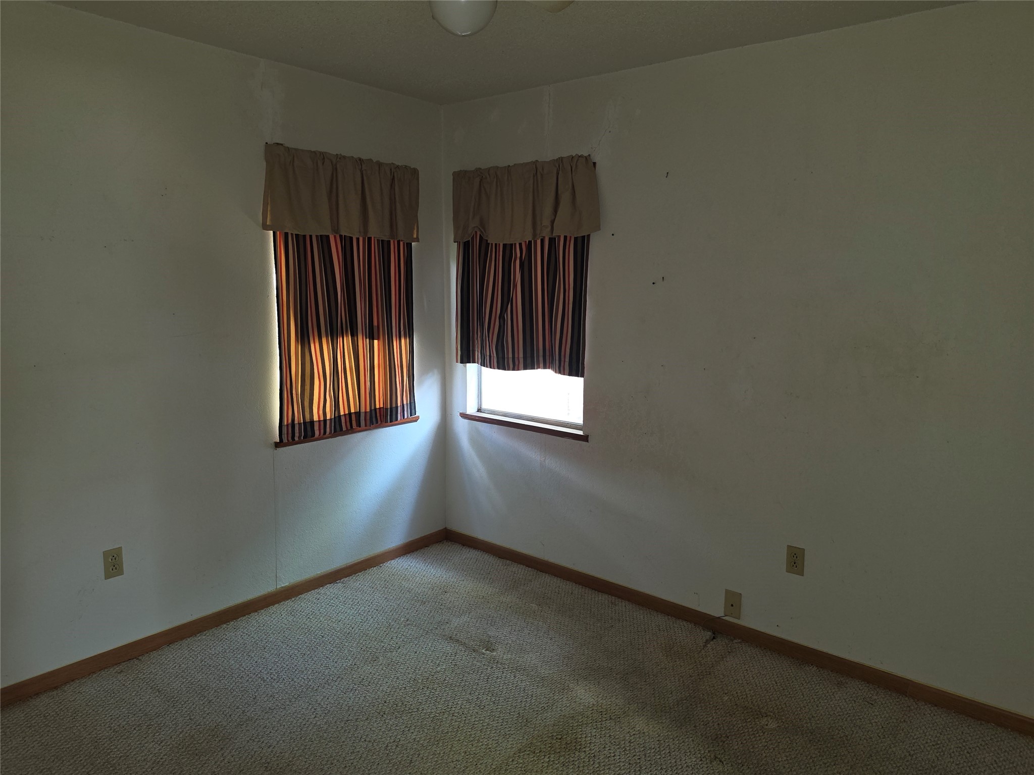 20511 Lake Forest Drive E Property Photo 10