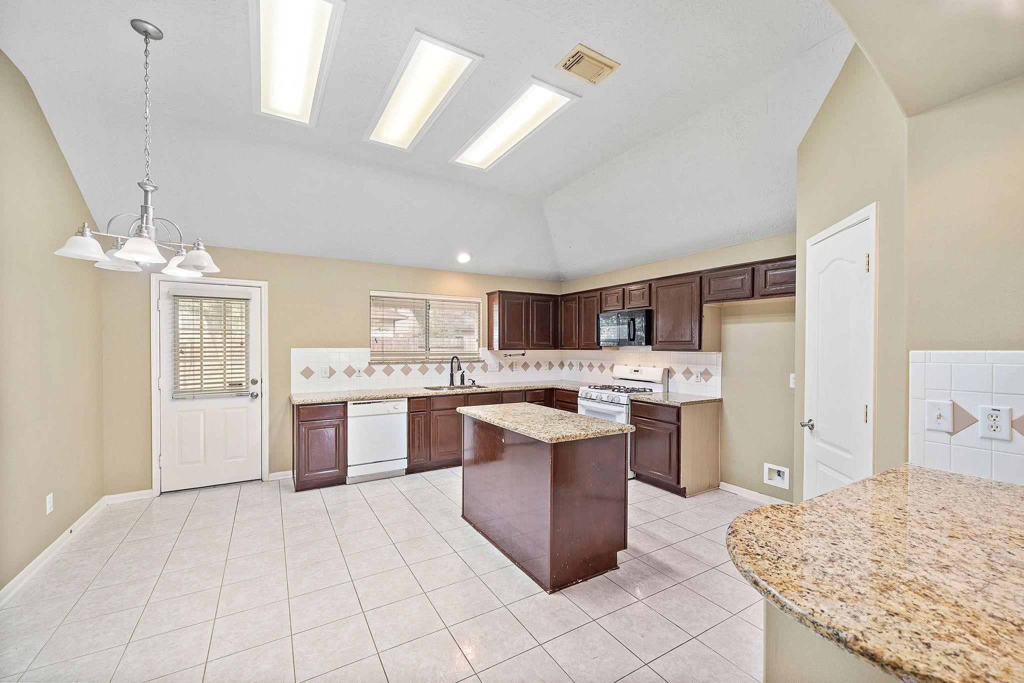 17110 Ginger Fields Lane Property Photo 3