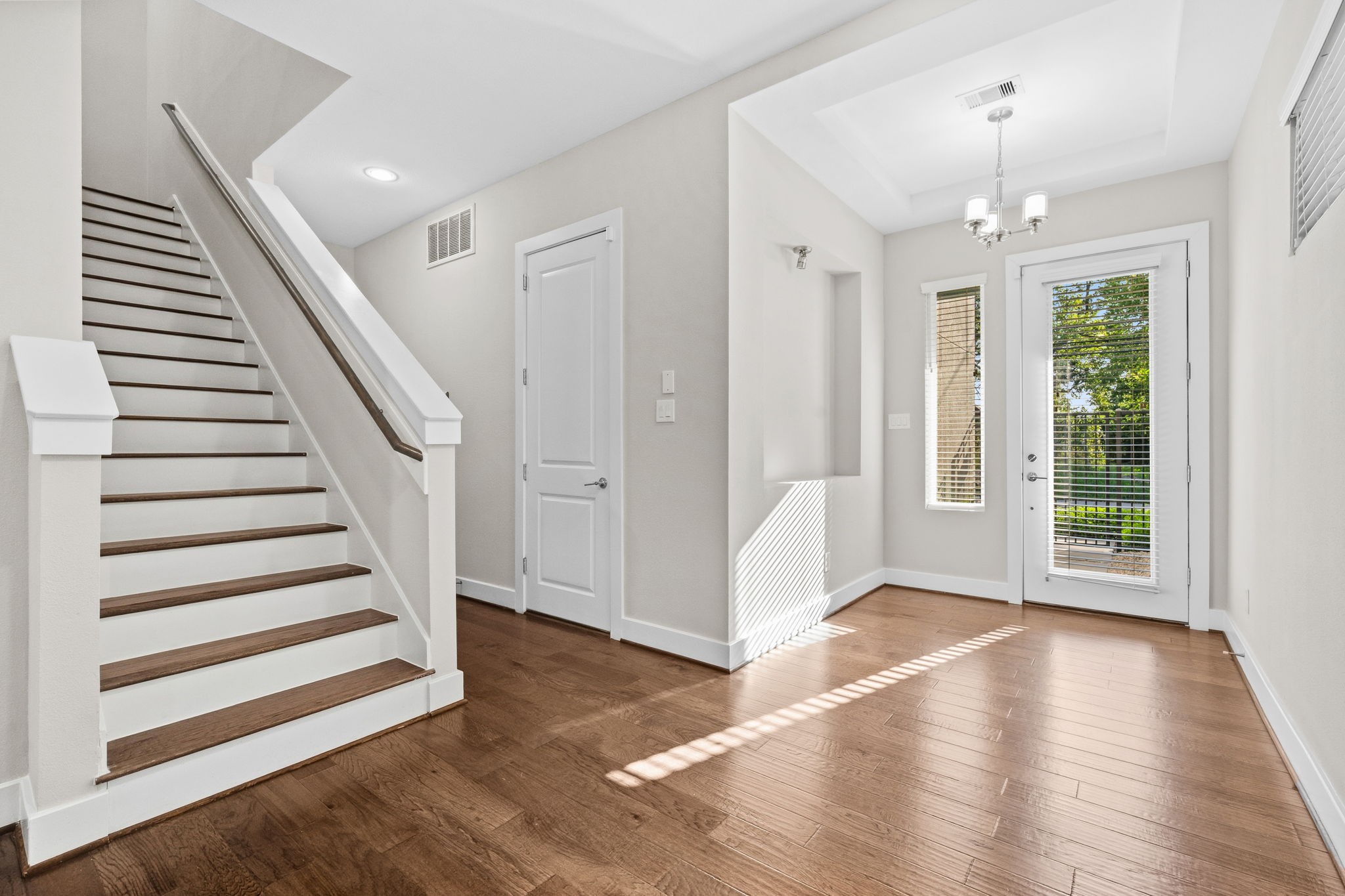 1611 Hardy Street Property Photo 3