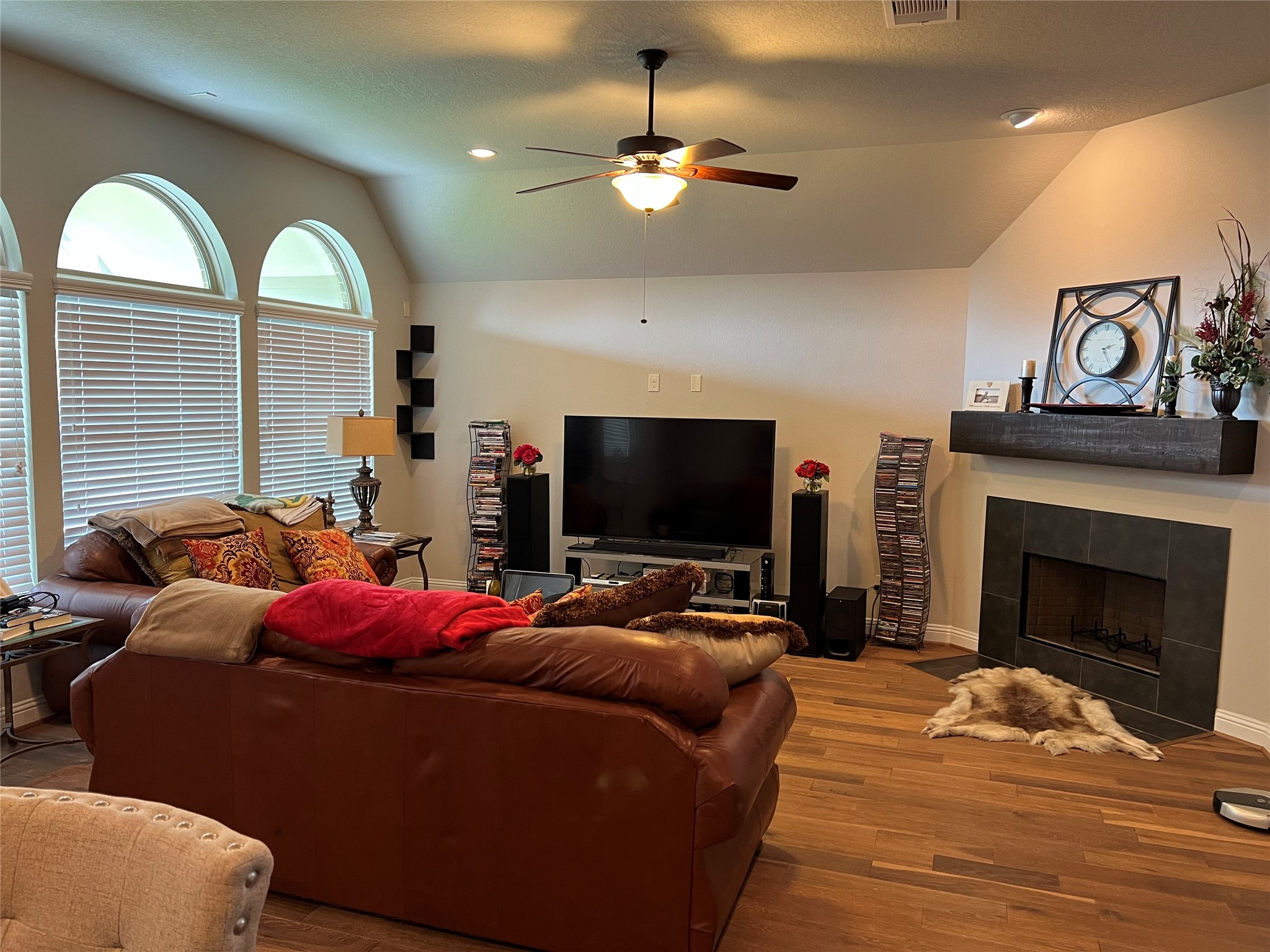 20427 Montecrest Circle Property Photo 4