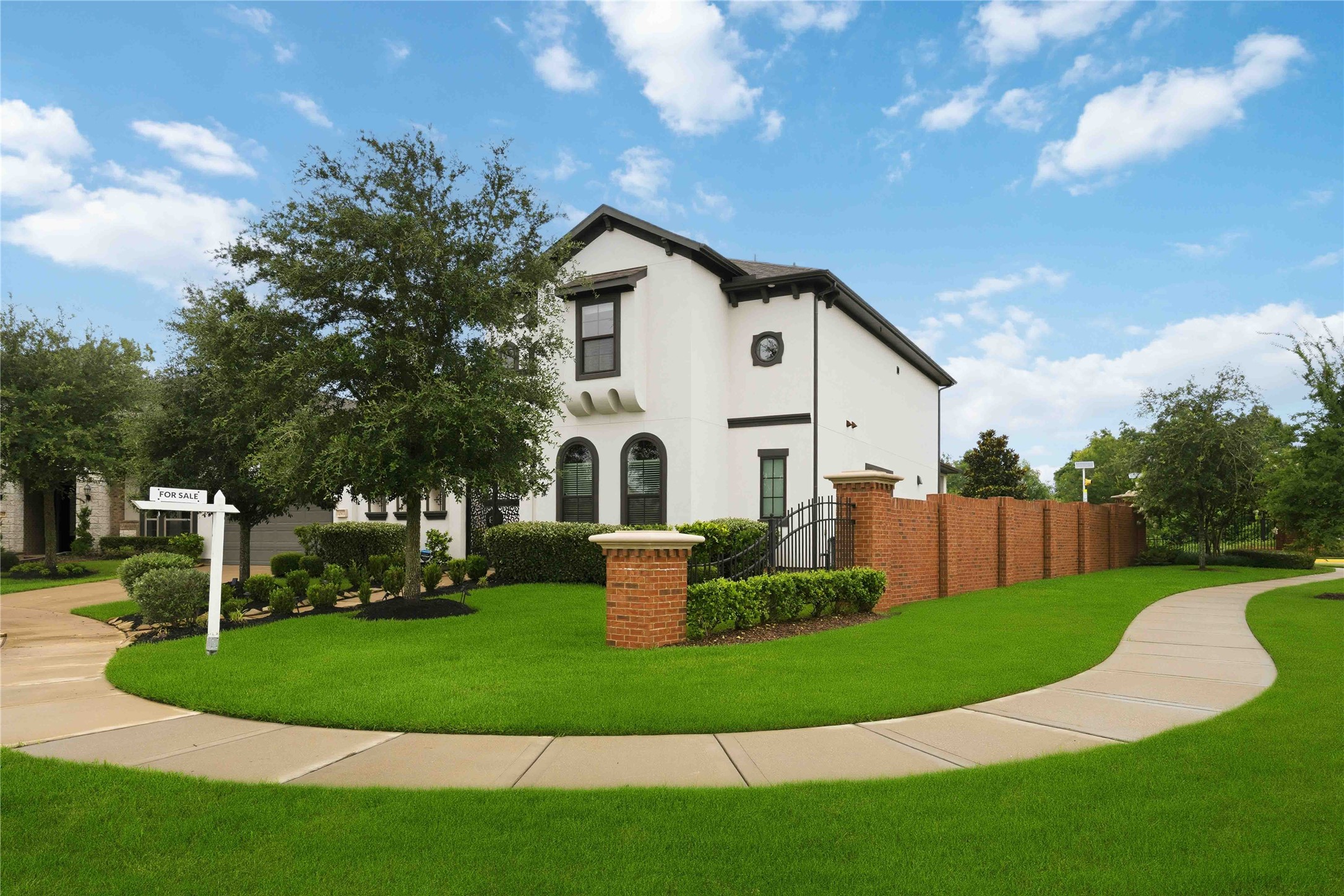 10623 Sawmill Park Drive Property Photo 3